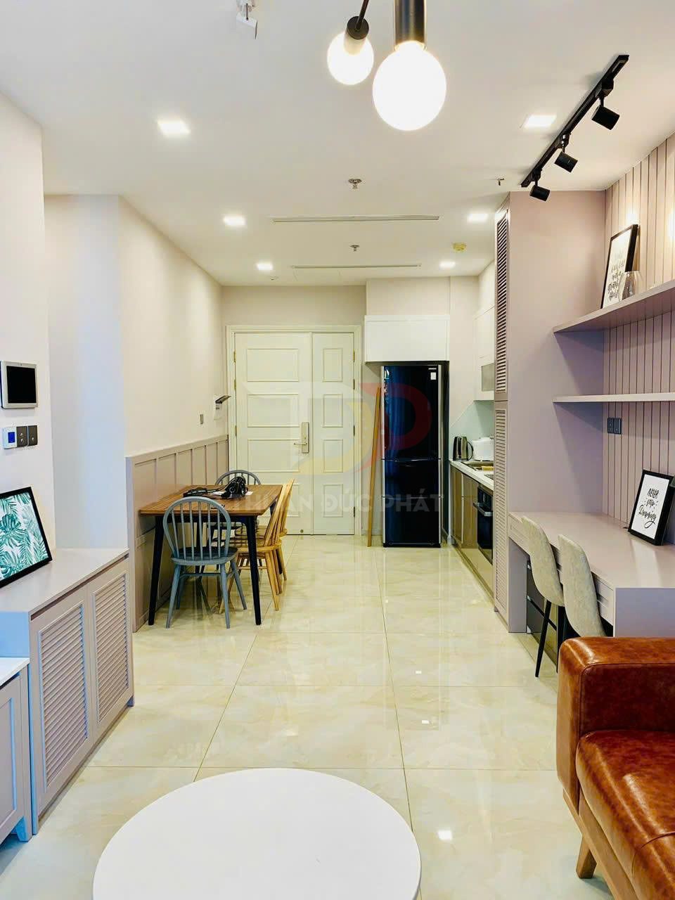 Bán căn hộ Vinhomes Golden River Aqua 1 đầy đủ nội thất, 1 phòng ngủ, view thành phố và nội khu giá 9.5 tỷ all in