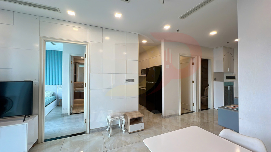 Cho thuê căn hộ Vinhomes Golden River Aqua 4 2 phòng ngủ 69,6 mét vuông view trực diện Landmark 81 giá 28 triệu