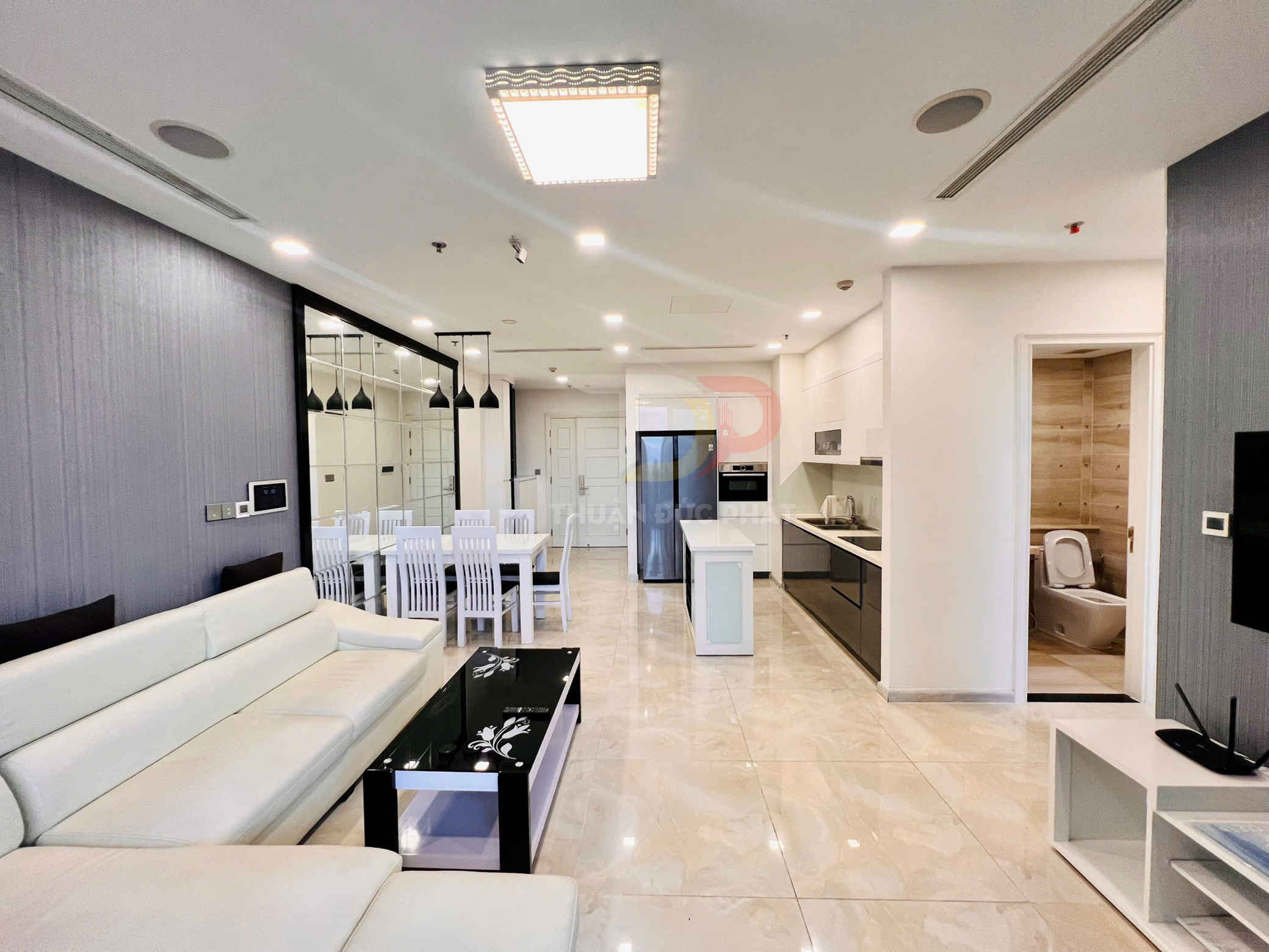 Cho thuê căn hộ Vinhomes Golden River Aqua 2 view sông Bitexco full nội thất 2 phòng ngủ giá 37 triệu