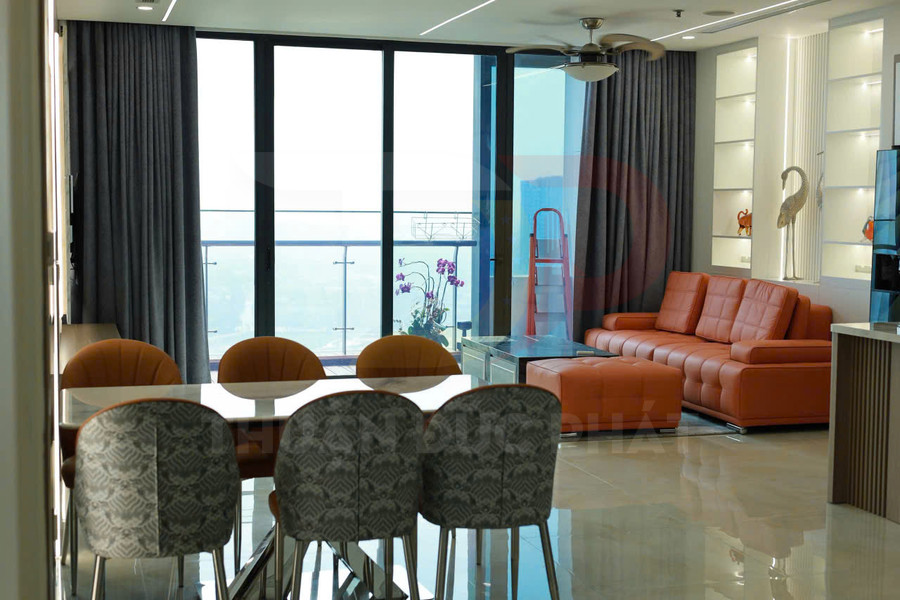 Cho thuê căn hộ 3 phòng ngủ Aqua 1 Vinhomes Golden River 118 mét vuông full nội thất view trực diện sông, thành phố và Bitexco