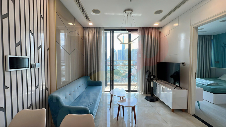 Cho thuê căn hộ Vinhomes Golden River Aqua 4 2 phòng ngủ 69,6 mét vuông view trực diện Landmark 81 giá 28 triệu