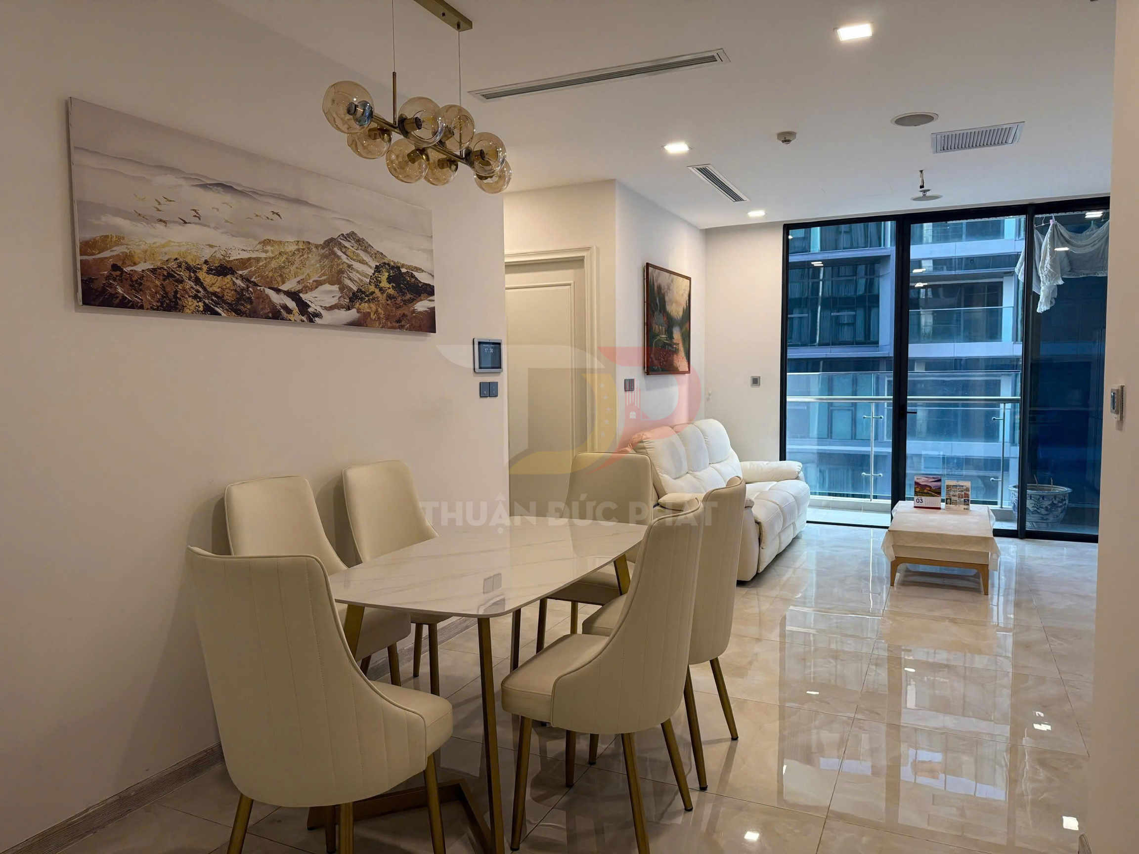 Cho Thuê Căn Hộ Vinhomes Golden River Hai Phòng Ngủ Tòa Lux 6 Đầy Đủ Nội Thất Mức Giá Tốt