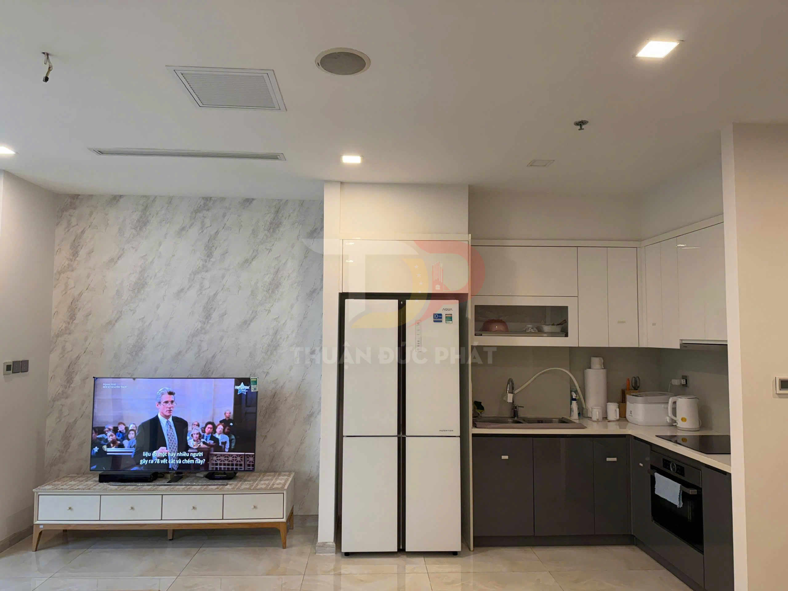 Cho Thuê Căn Hộ Vinhomes Golden River Hai Phòng Ngủ Tòa Lux 6 Đầy Đủ Nội Thất Mức Giá Tốt
