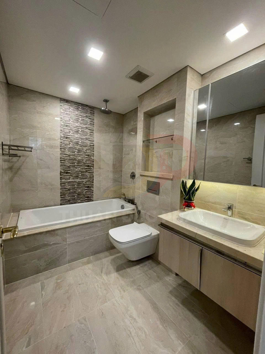 Cho thuê căn hộ Aqua 2 Vinhomes Golden River 101,4 mét vuông, 3 phòng ngủ, nội thất cao cấp, giá 52 triệu đồng
