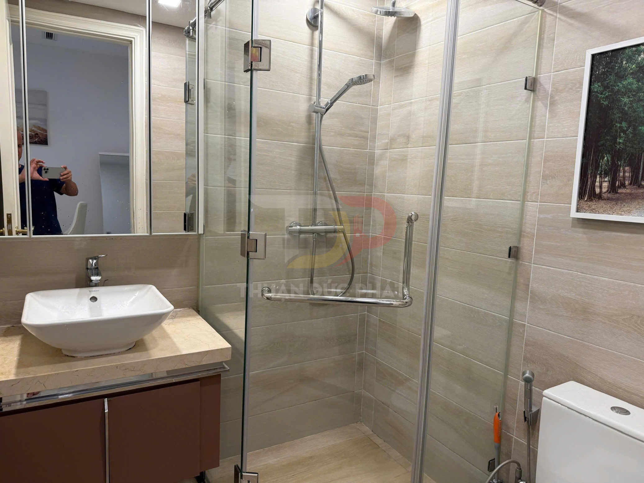 Cho Thuê Căn Hộ Vinhomes Golden River Hai Phòng Ngủ Tòa Lux 6 Đầy Đủ Nội Thất Mức Giá Tốt