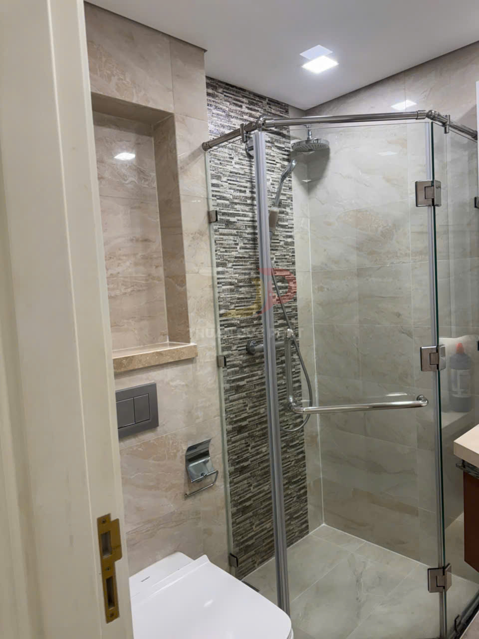 Cho Thuê Căn Hộ Aqua 2 Vinhomes Golden River Hai Phòng Ngủ Full Nội Thất Mới View Sông Và Bitexco Trực Diện