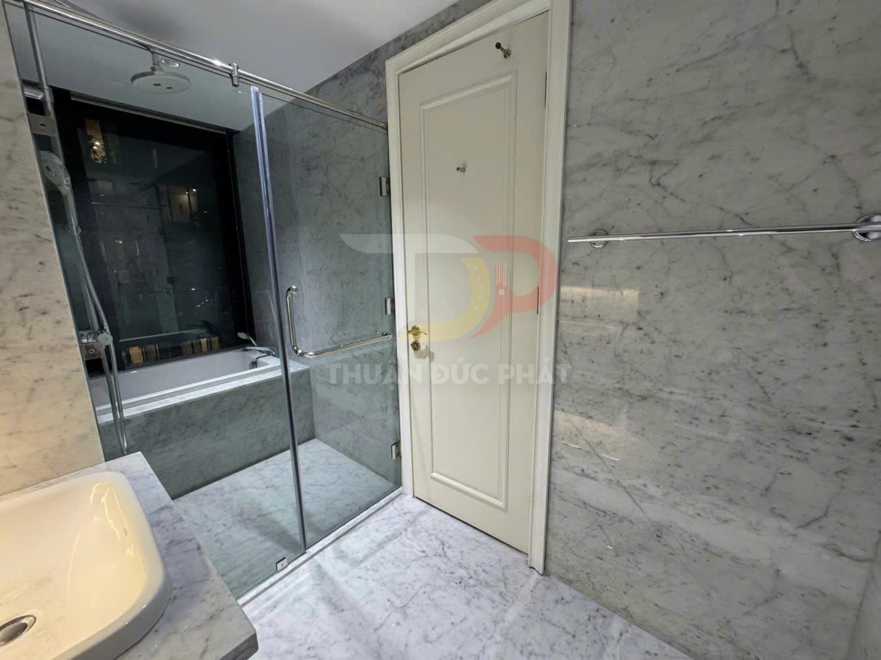 Bán căn hộ Vinhomes Golden River Aqua 2 full nội thất 3 phòng ngủ view sông và Bitexco giá 31 tỷ chi tiết mới nhất