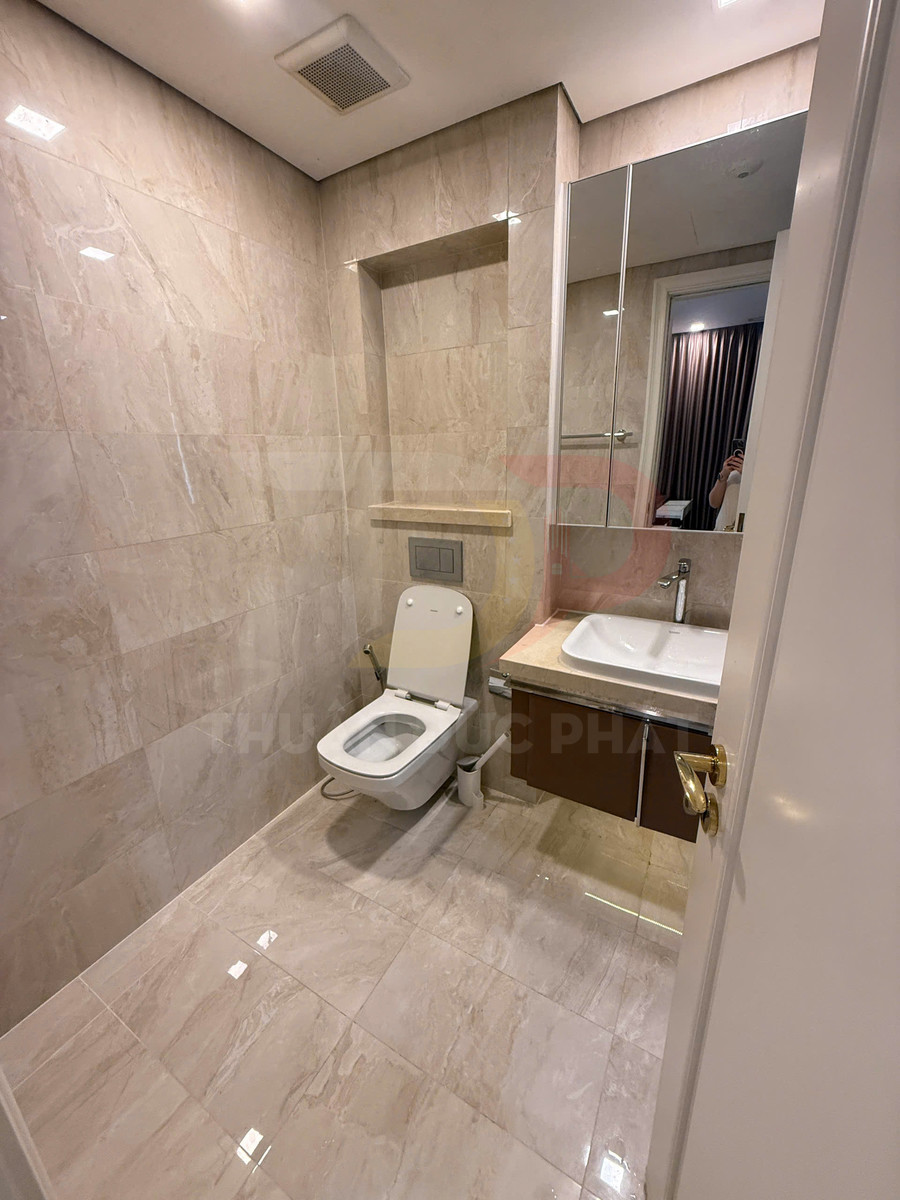 Thuê căn hộ Vinhomes Golden River Aqua 1 3 phòng ngủ view trực diện sông, thành phố và Bitexco, full nội thất đẹp giá 50 triệu Net