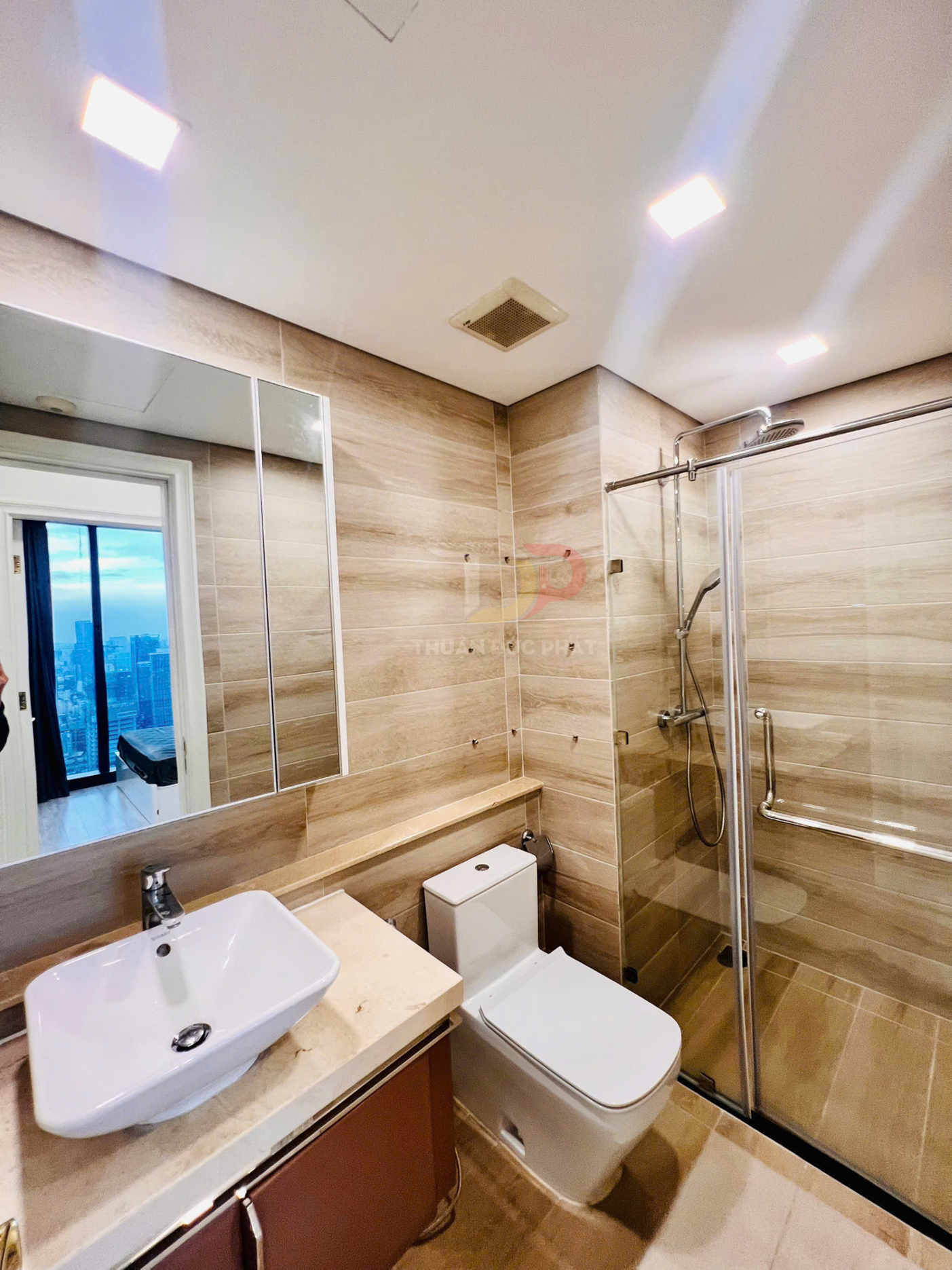 Cho thuê căn hộ Vinhomes Golden River Aqua 2 view sông Bitexco full nội thất 2 phòng ngủ giá 37 triệu