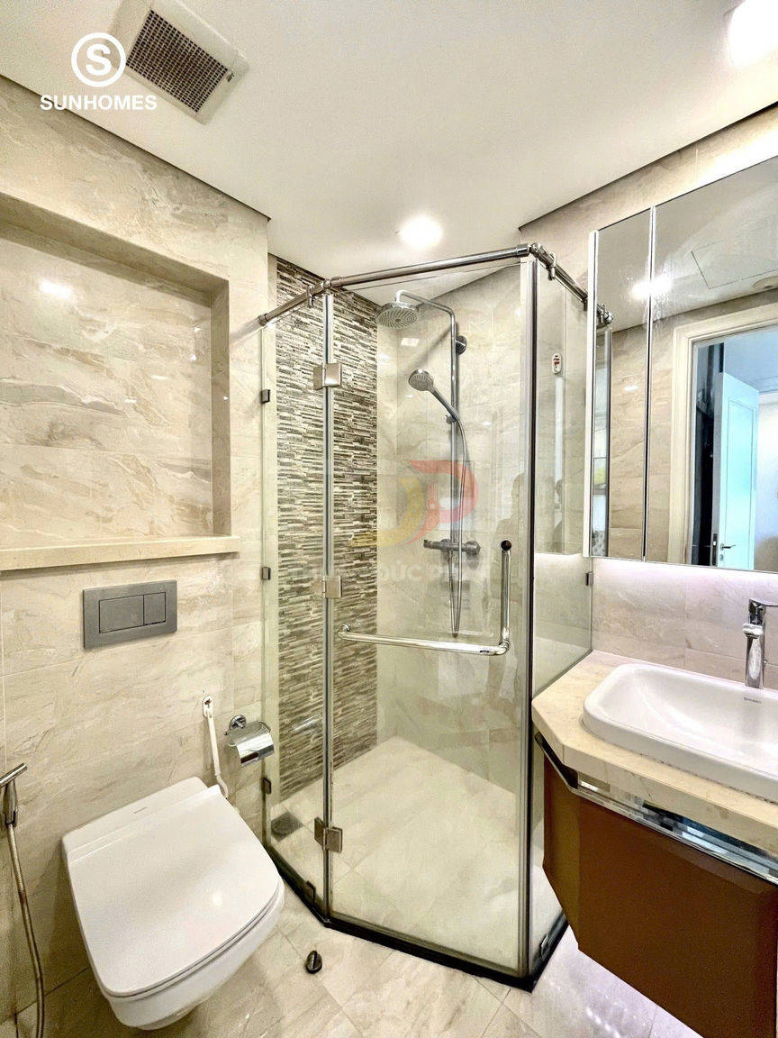 Cho thuê căn hộ Vinhomes Golden River Aqua 4 view sông Sài Gòn và Landmark 81 giá 28 triệu vào ở liền