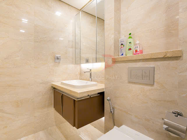 Cho thuê căn hộ Vinhomes Golden River Aqua 3 full nội thất 2 phòng ngủ view Landmark 81 giá 39 triệu