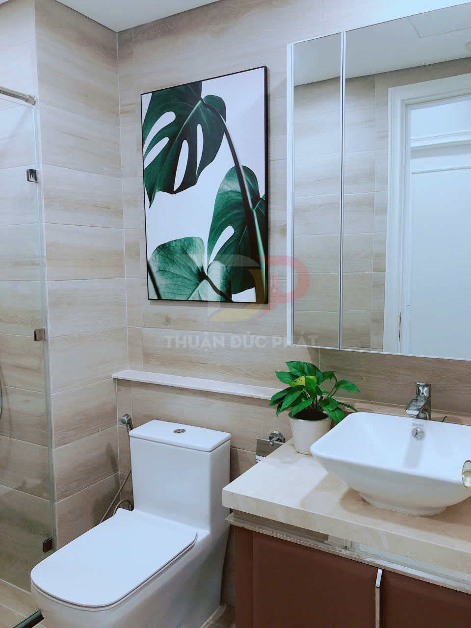 Bán căn hộ Vinhomes Golden River Aqua 2 full nội thất view Landmark 81 2 phòng ngủ giá 14 tỷ sổ hồng trao tay