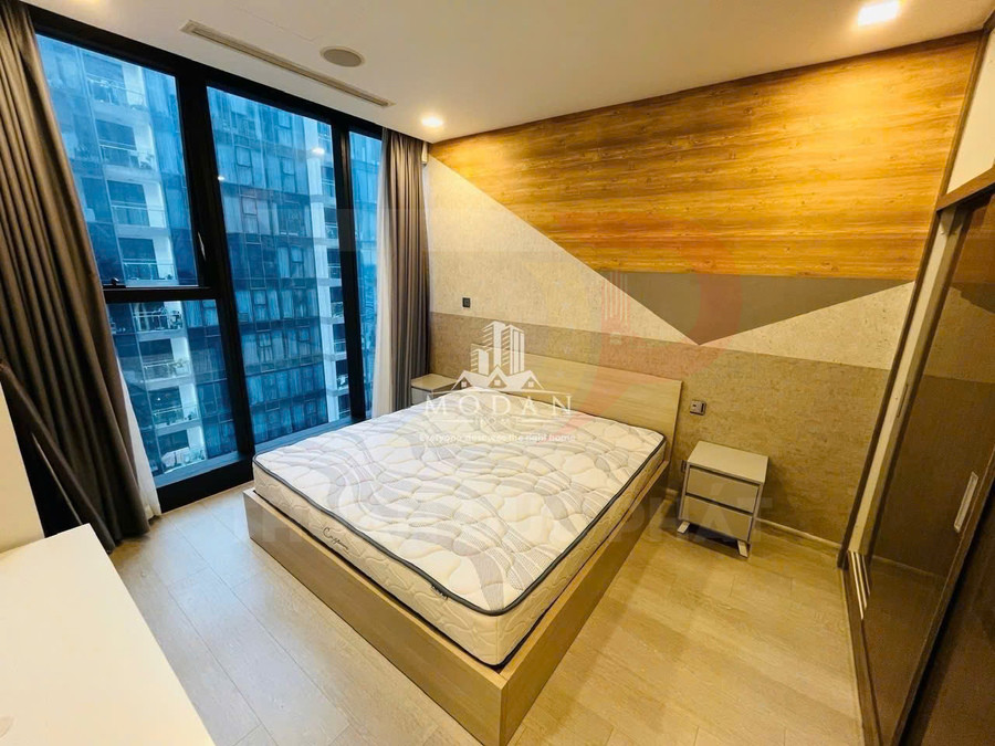 Cho thuê căn hộ Vinhomes Golden River Aqua 1 diện tích 50 mét vuông, 1 phòng ngủ, view sông Sài Gòn giá 24 triệu
