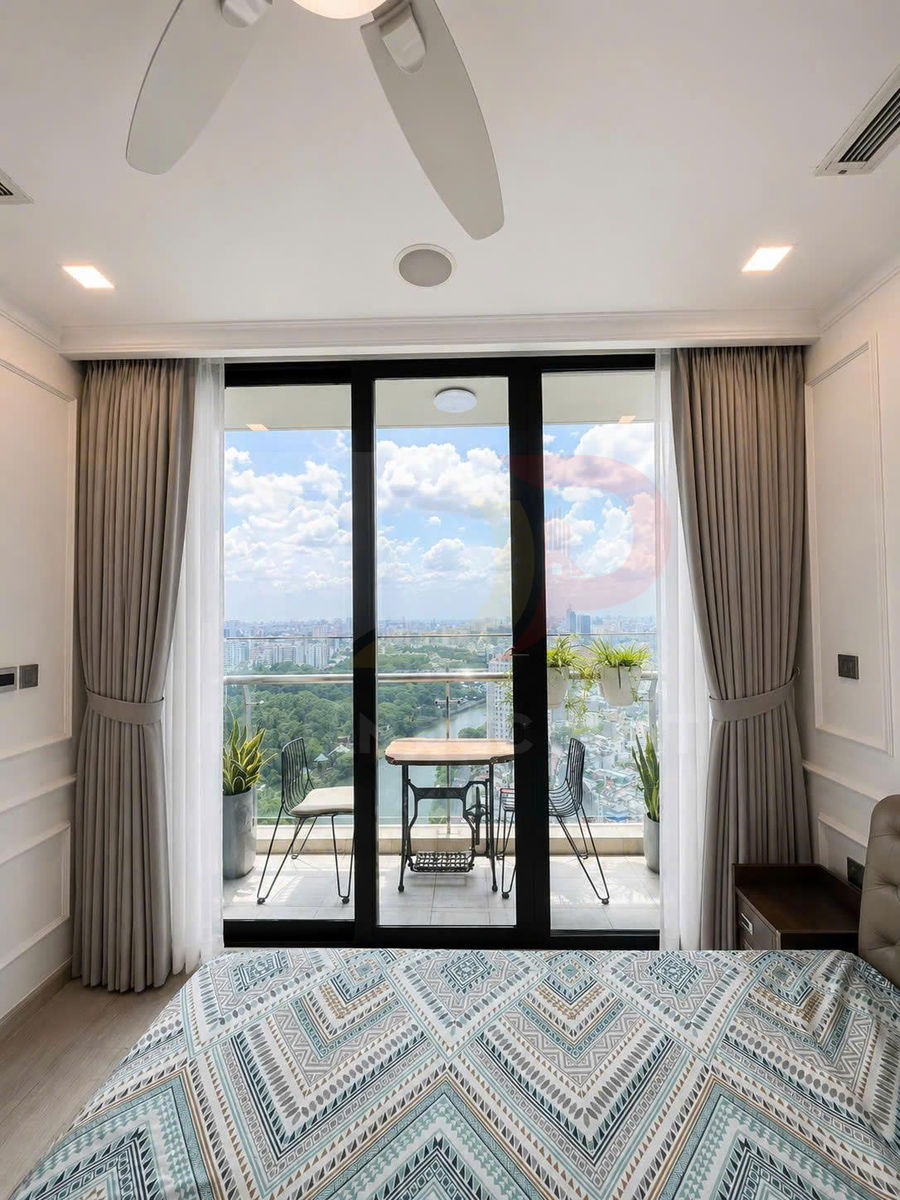 Cho thuê căn hộ Aqua 1 Vinhomes Golden River 3 phòng ngủ, 110 mét vuông, giá 42 triệu đồng
