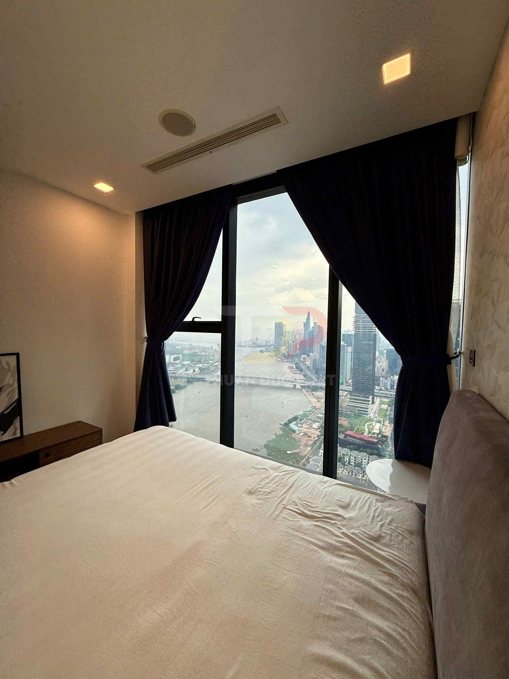 Cho Thuê Căn Hộ Aqua 2 Vinhomes Golden River 4 Phòng Ngủ 159m2 Nội Thất Đẹp View Sông Giá 85 Triệu Mỗi Tháng