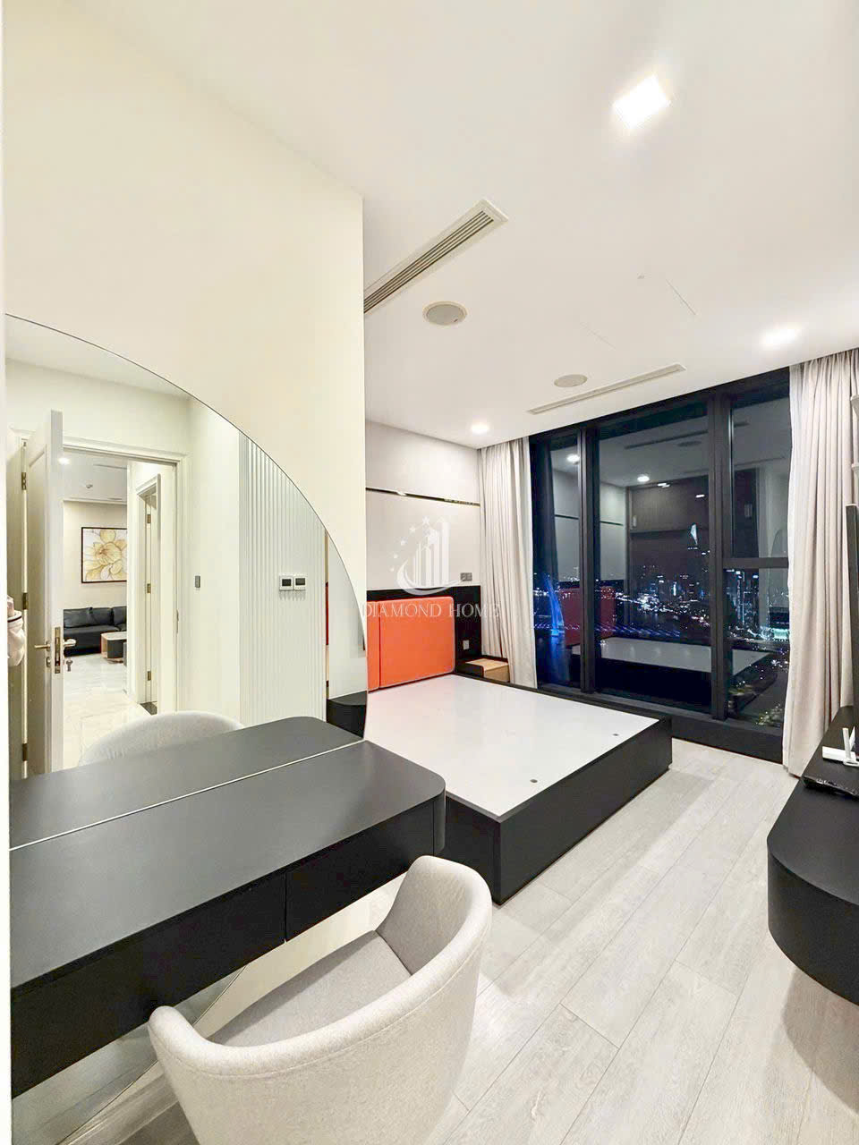 Cho thuê căn hộ Vinhomes Golden River Aqua 3 2 phòng ngủ 2 phòng tắm full nội thất view Bitexco diện tích 78,5 m2 giá 1700 USD net