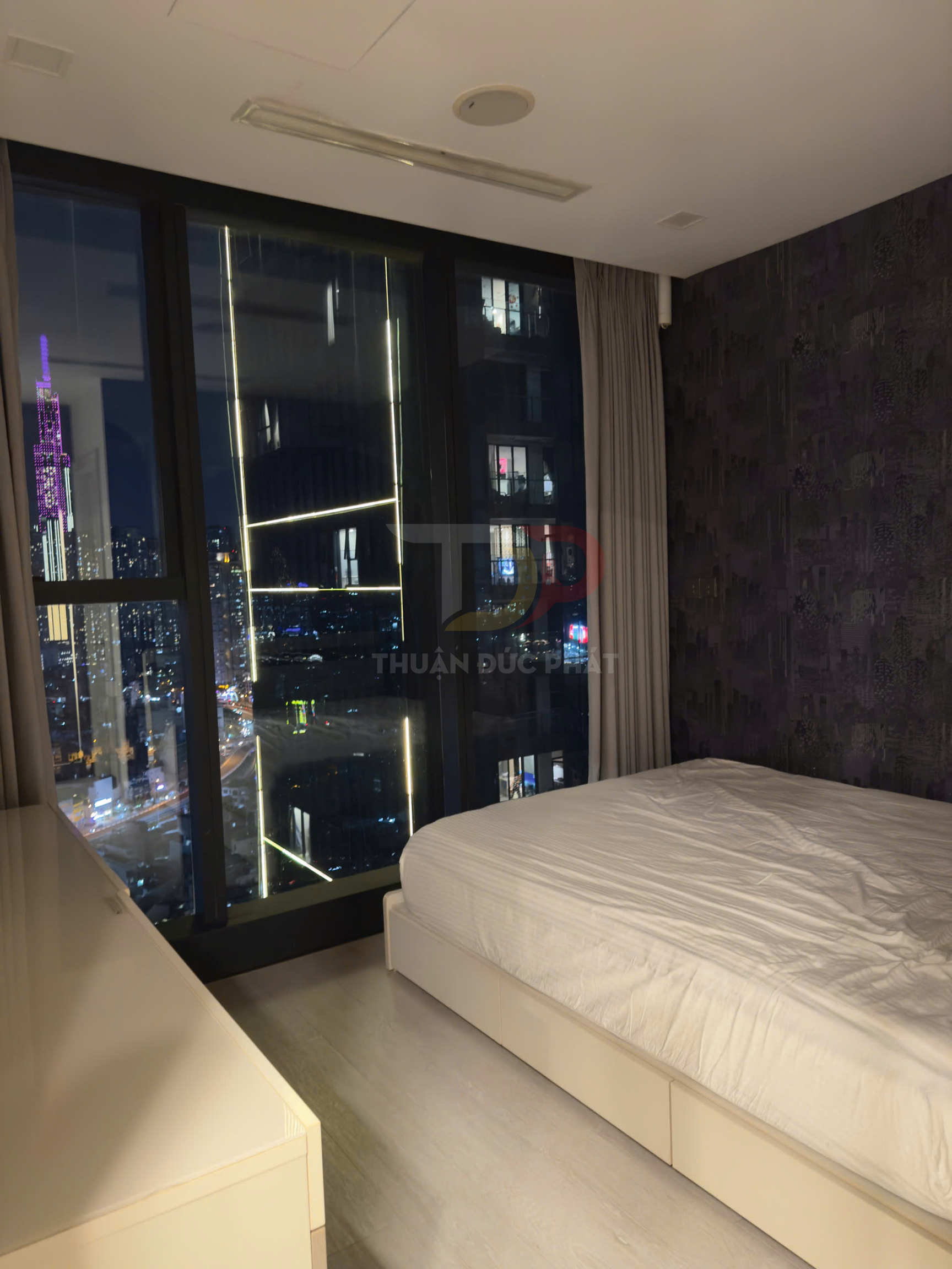 Bán Căn Hộ Vinhomes Golden River Tòa Aqua 3 Hai Phòng Ngủ Tầm Nhìn Landmark 81 Sổ Hồng Chính Chủ