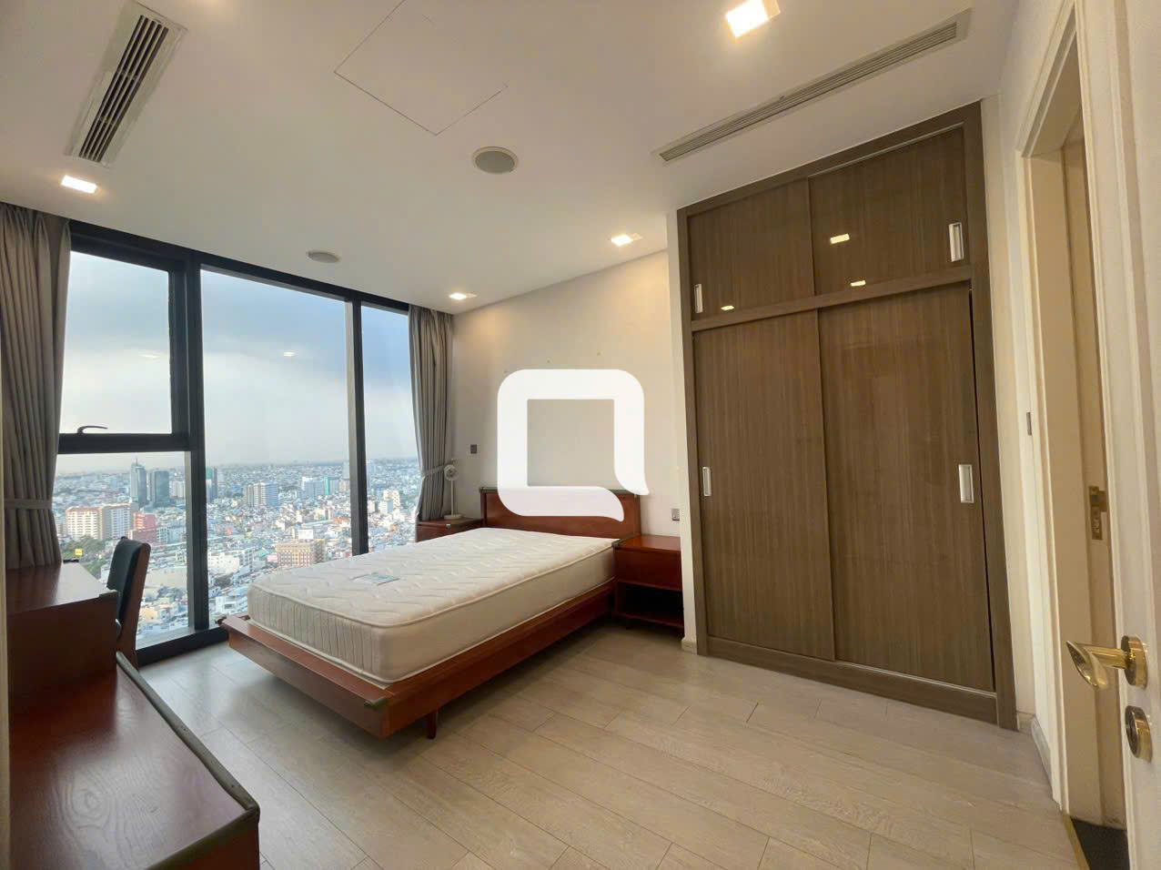 Cho thuê căn hộ Vinhomes Golden River Aqua 2 3 phòng ngủ full nội thất view sông thành phố Thảo Cầm Viên giá 36 triệu net