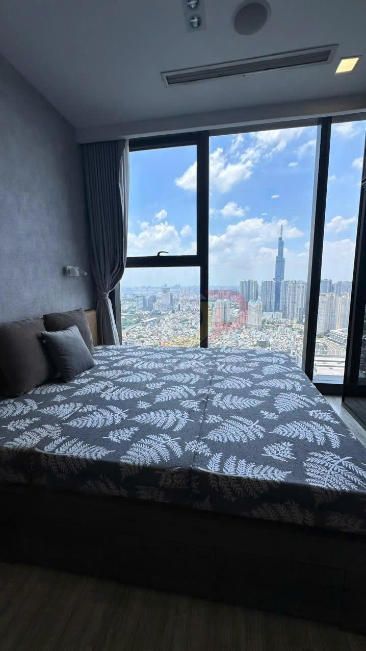 Cho thuê căn hộ Vinhomes Golden River Aqua 2 diện tích 72 mét vuông, 2 phòng ngủ, nội thất đầy đủ, view thành phố và Landmark 81