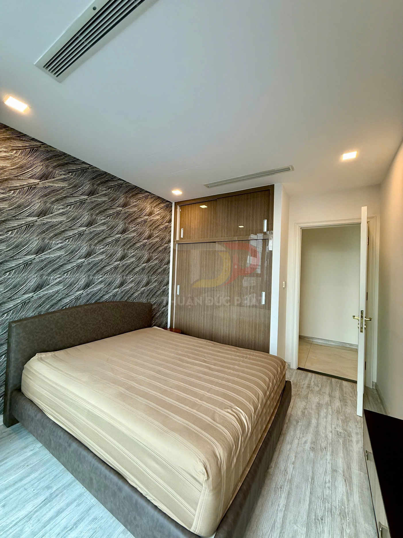 Cho Thuê Căn Hộ Aqua 2 Vinhomes Golden River 4 Phòng Ngủ 159m2 Nội Thất Đẹp View Sông Giá 85 Triệu Mỗi Tháng