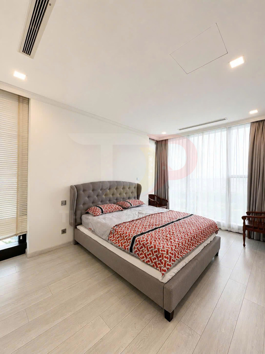 Cho thuê căn hộ Aqua 1 Vinhomes Golden River 3 phòng ngủ, 110 mét vuông, giá 42 triệu đồng