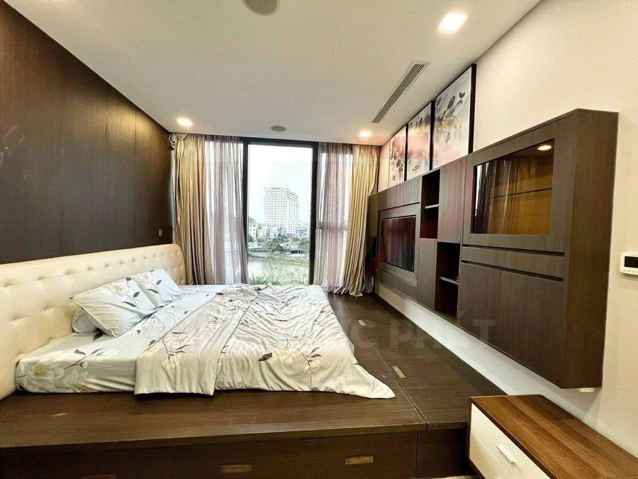 Cho thuê căn hộ Aqua 2 Vinhomes Golden River 101,4 mét vuông, 3 phòng ngủ, nội thất cao cấp, giá 52 triệu đồng