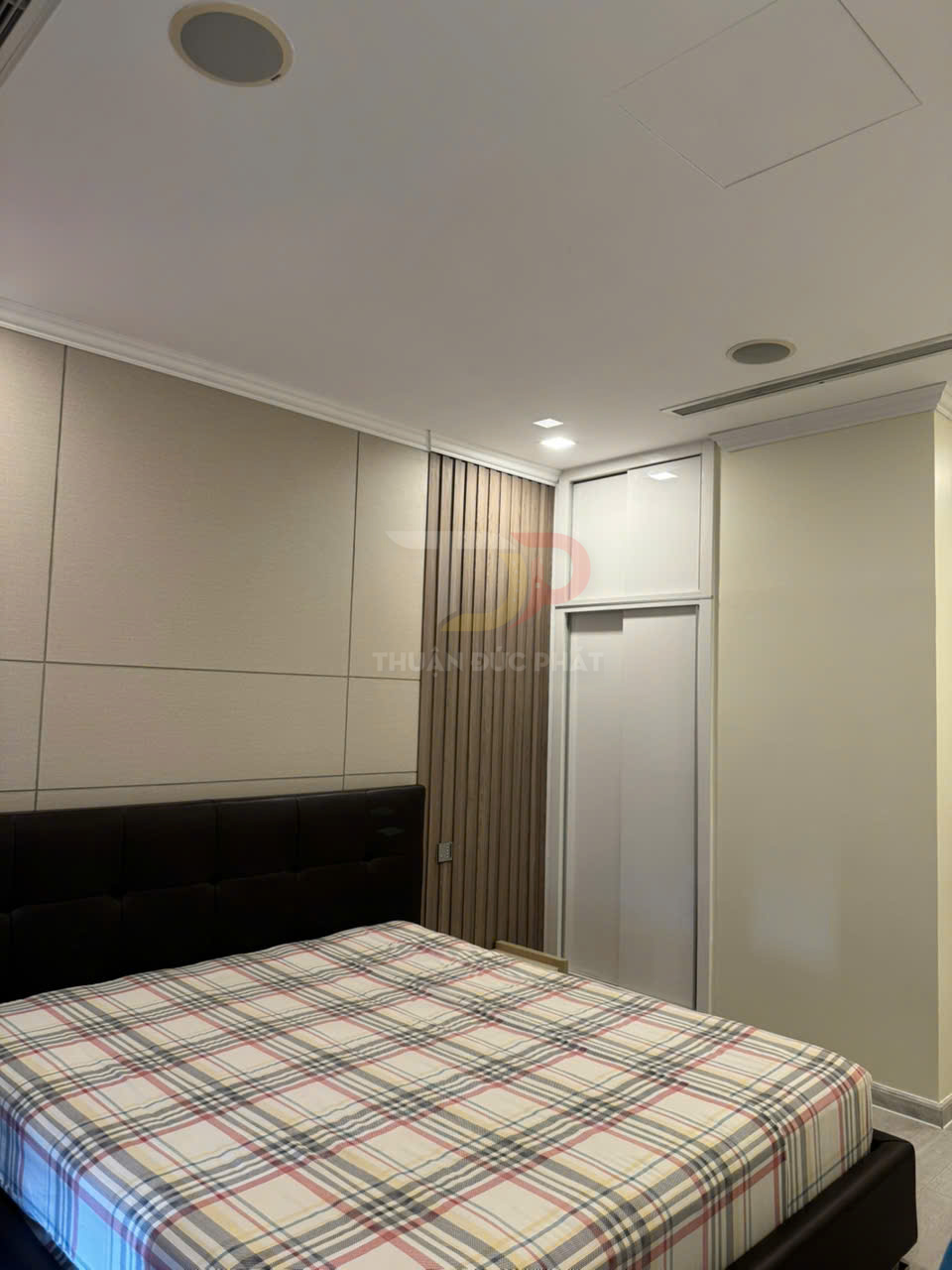 Cho Thuê Căn Hộ Aqua 2 Vinhomes Golden River Hai Phòng Ngủ Full Nội Thất Mới View Sông Và Bitexco Trực Diện