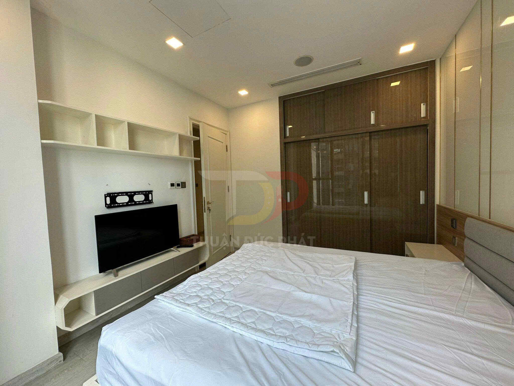 Cho thuê căn hộ Vinhomes Golden River Aqua 1 một phòng ngủ full nội thất view xéo sông và công viên giá 22 triệu NET