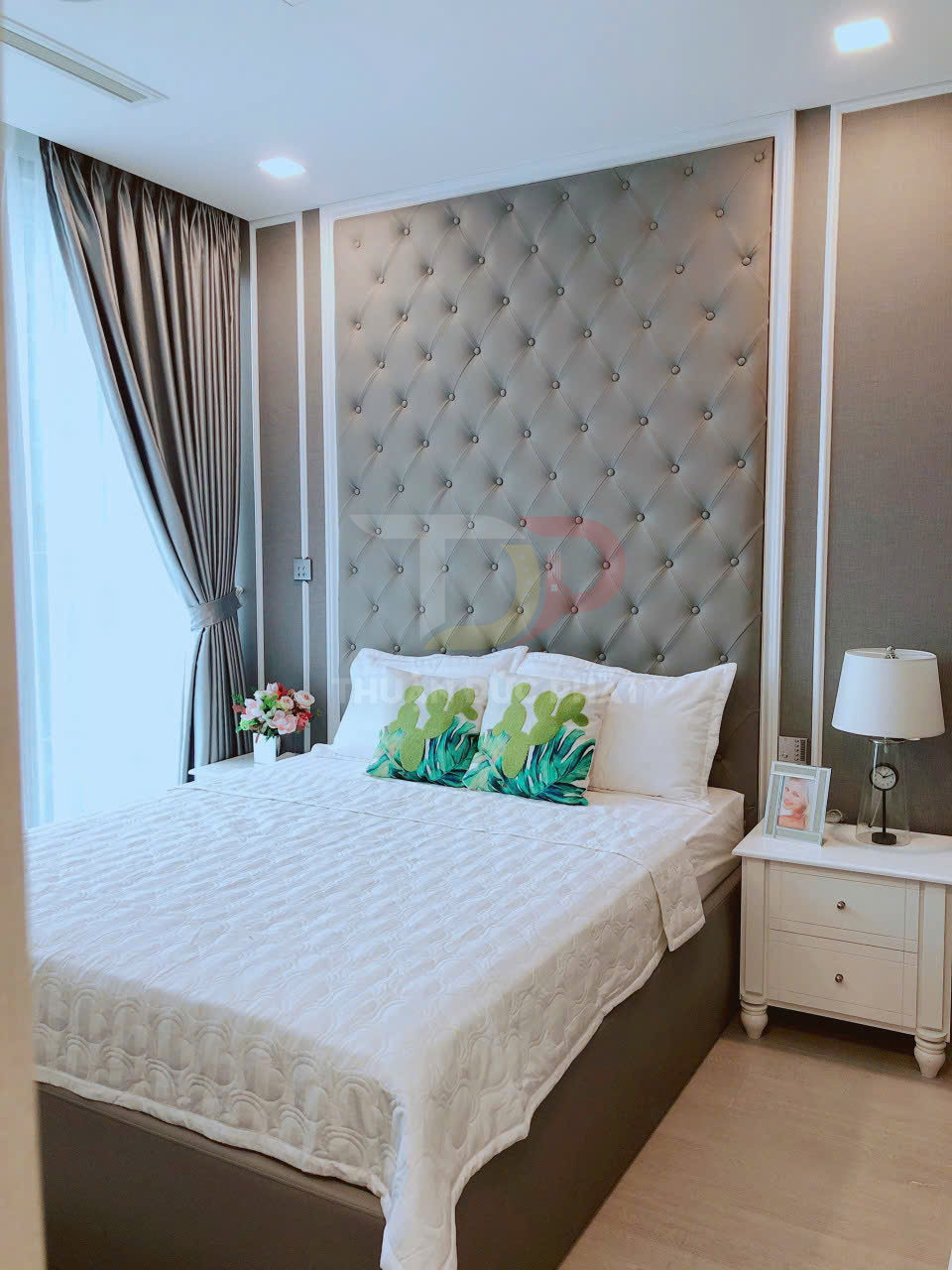 Bán căn hộ Vinhomes Golden River Aqua 2 full nội thất view Landmark 81 2 phòng ngủ giá 14 tỷ sổ hồng trao tay