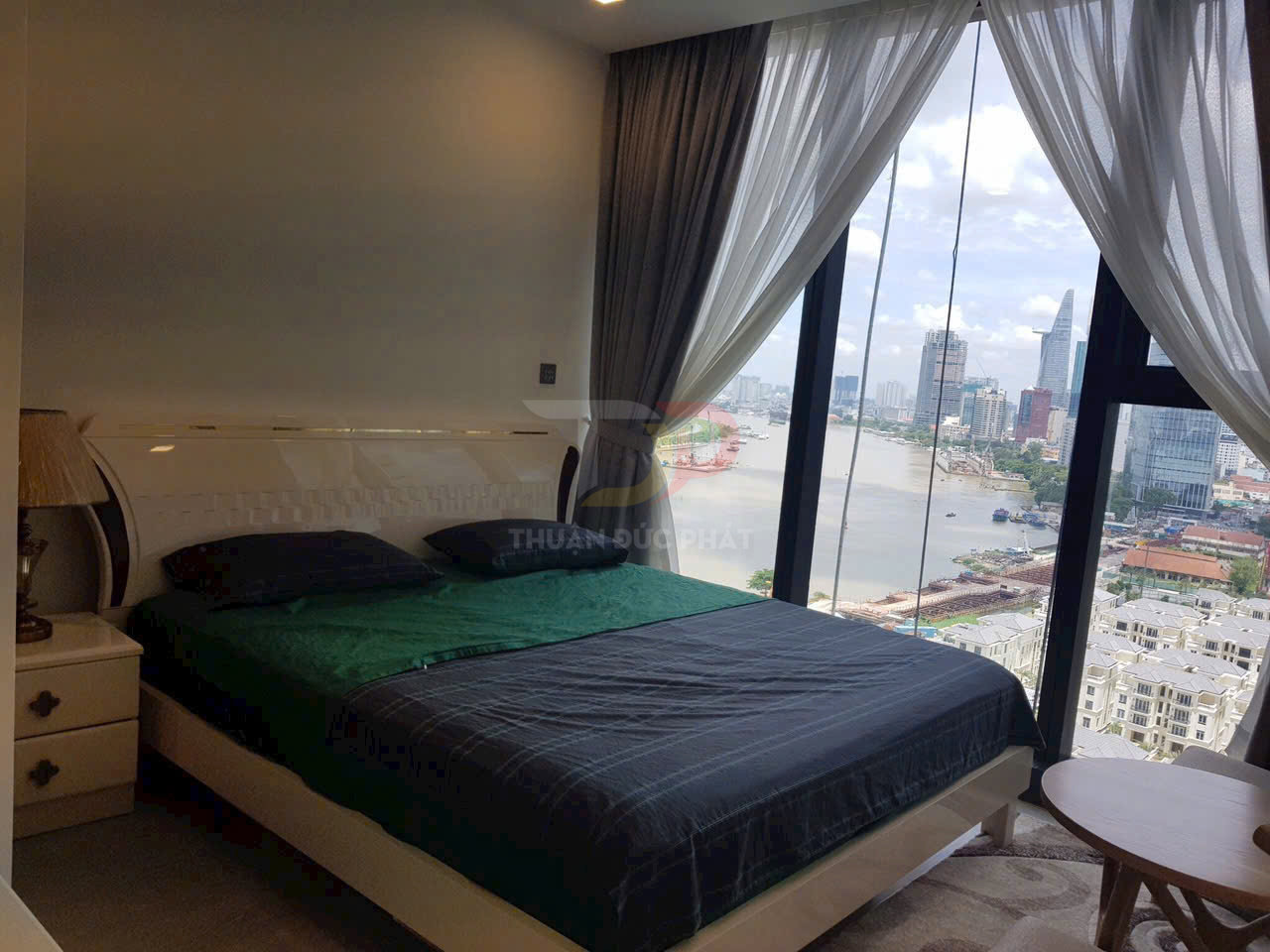 Bán căn hộ Vinhomes Golden River Aqua 2 view trực diện sông và Bitexco nội thất full giá 25 tỷ đang có hợp đồng thuê 35 triệu