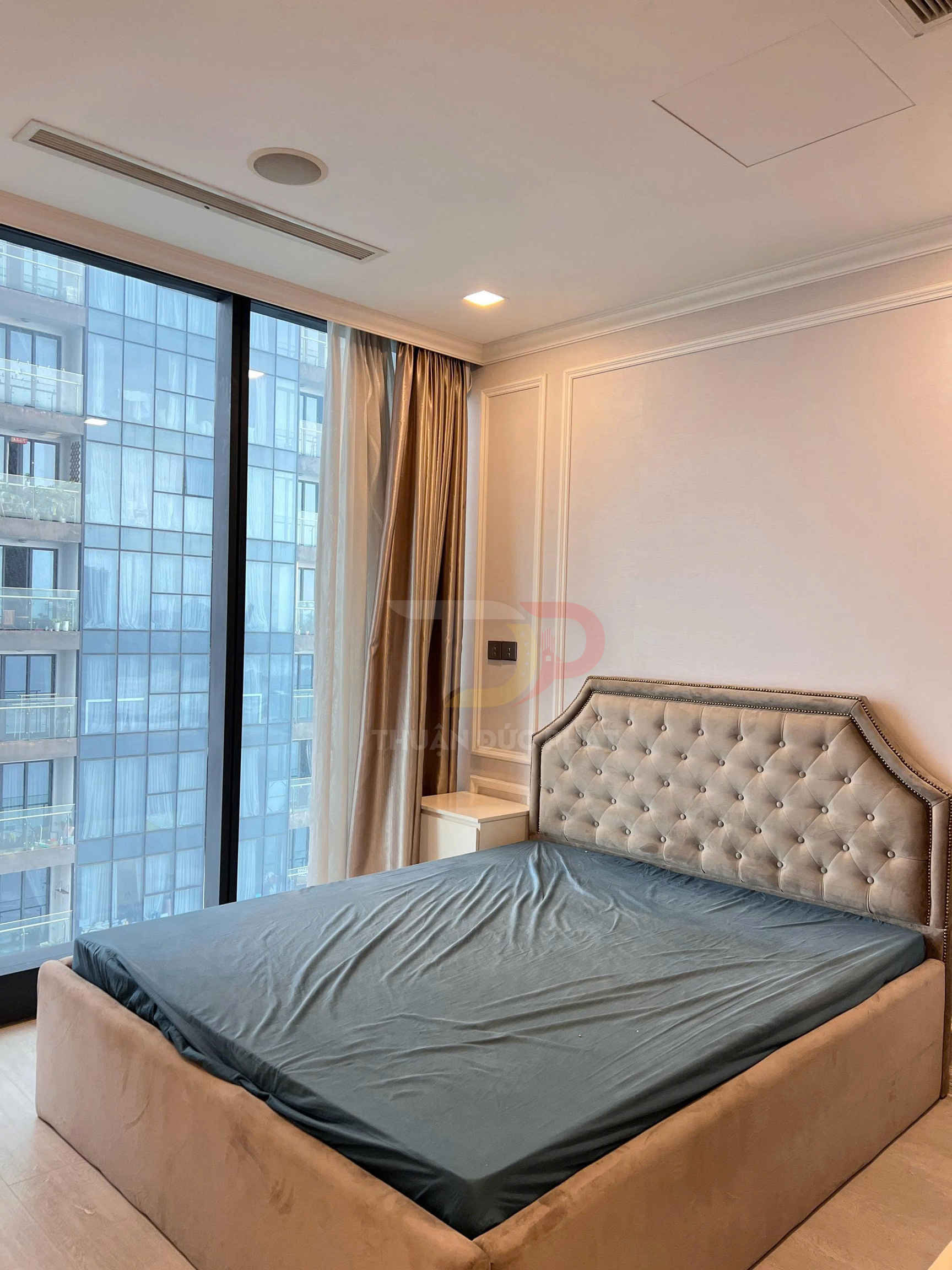 Bán Căn Hộ 2 Phòng Ngủ Vinhomes Golden River Tòa Aqua 3 Thiết Kế Tân Cổ Điển Hiện Đại Sổ Hồng Chính Chủ