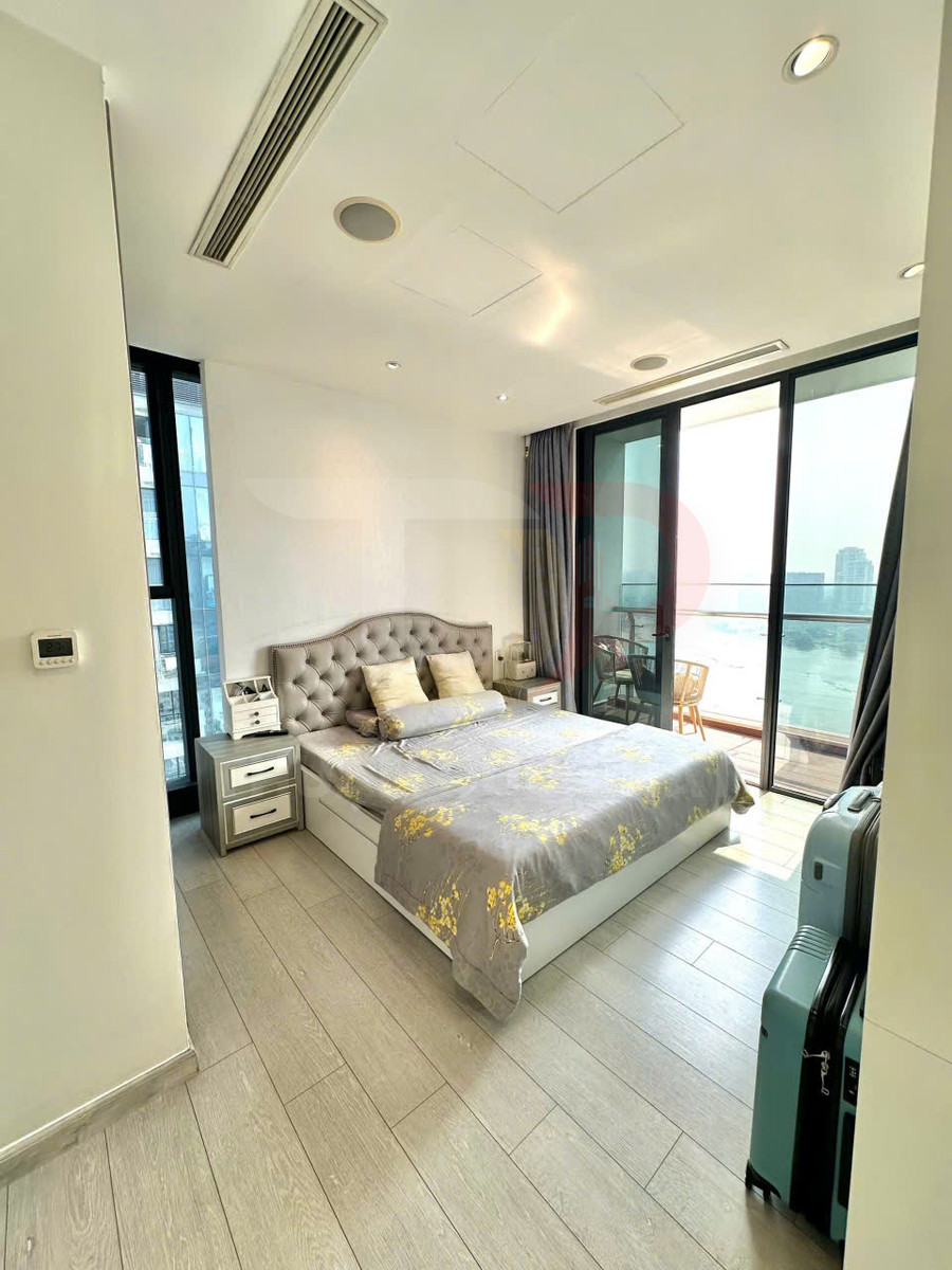 Cho thuê căn hộ 3 phòng ngủ Aqua 1 Vinhomes Golden River 118 mét vuông full nội thất view trực diện sông, thành phố và Bitexco