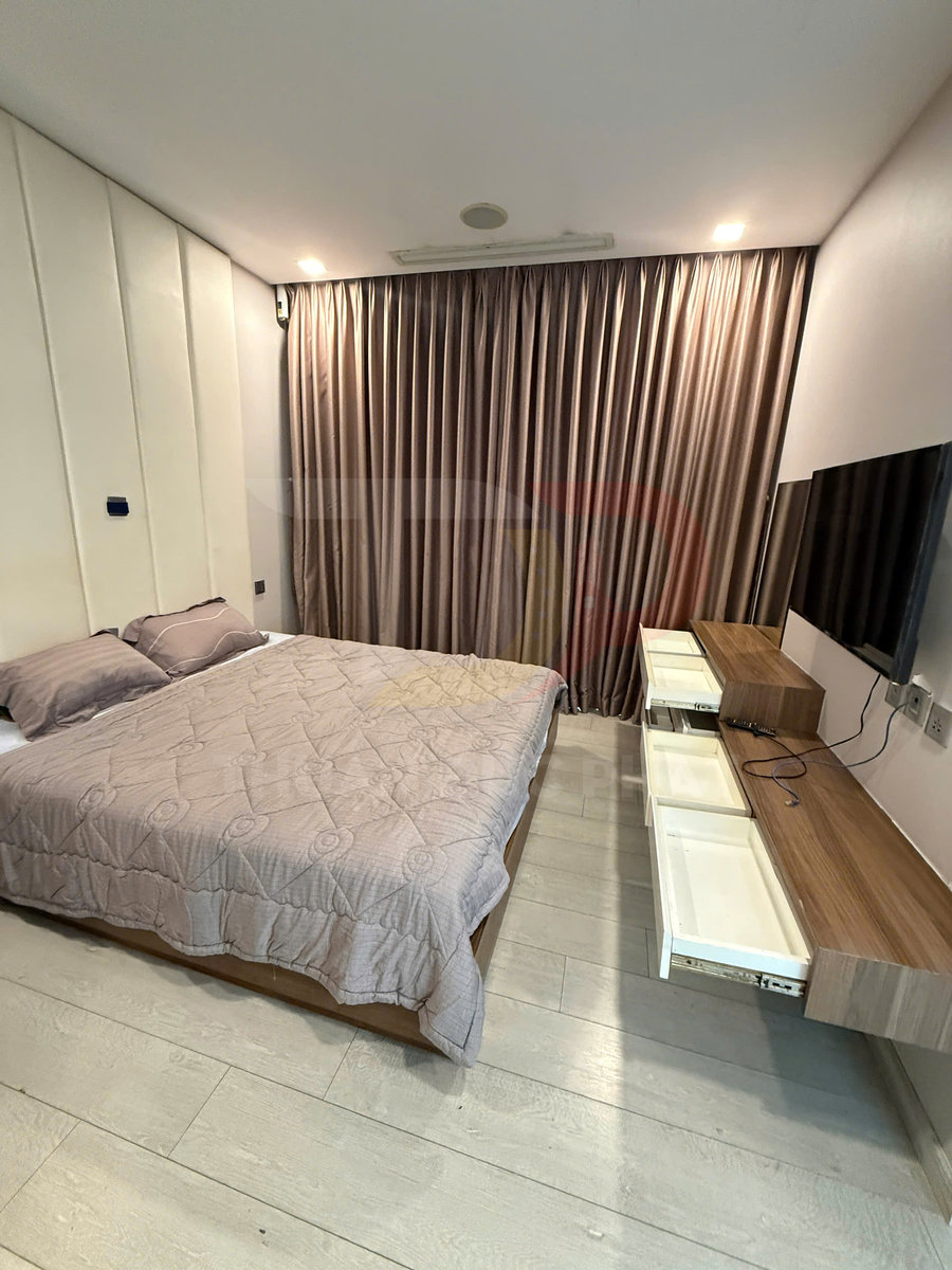 Thuê căn hộ Vinhomes Golden River Aqua 1 3 phòng ngủ view trực diện sông, thành phố và Bitexco, full nội thất đẹp giá 50 triệu Net