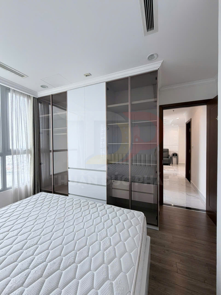 Bán căn hộ 2 phòng ngủ Landmark 2 Vinhomes Central Park 83,8m2 giá 15,5 tỷ, nhà trống có sổ