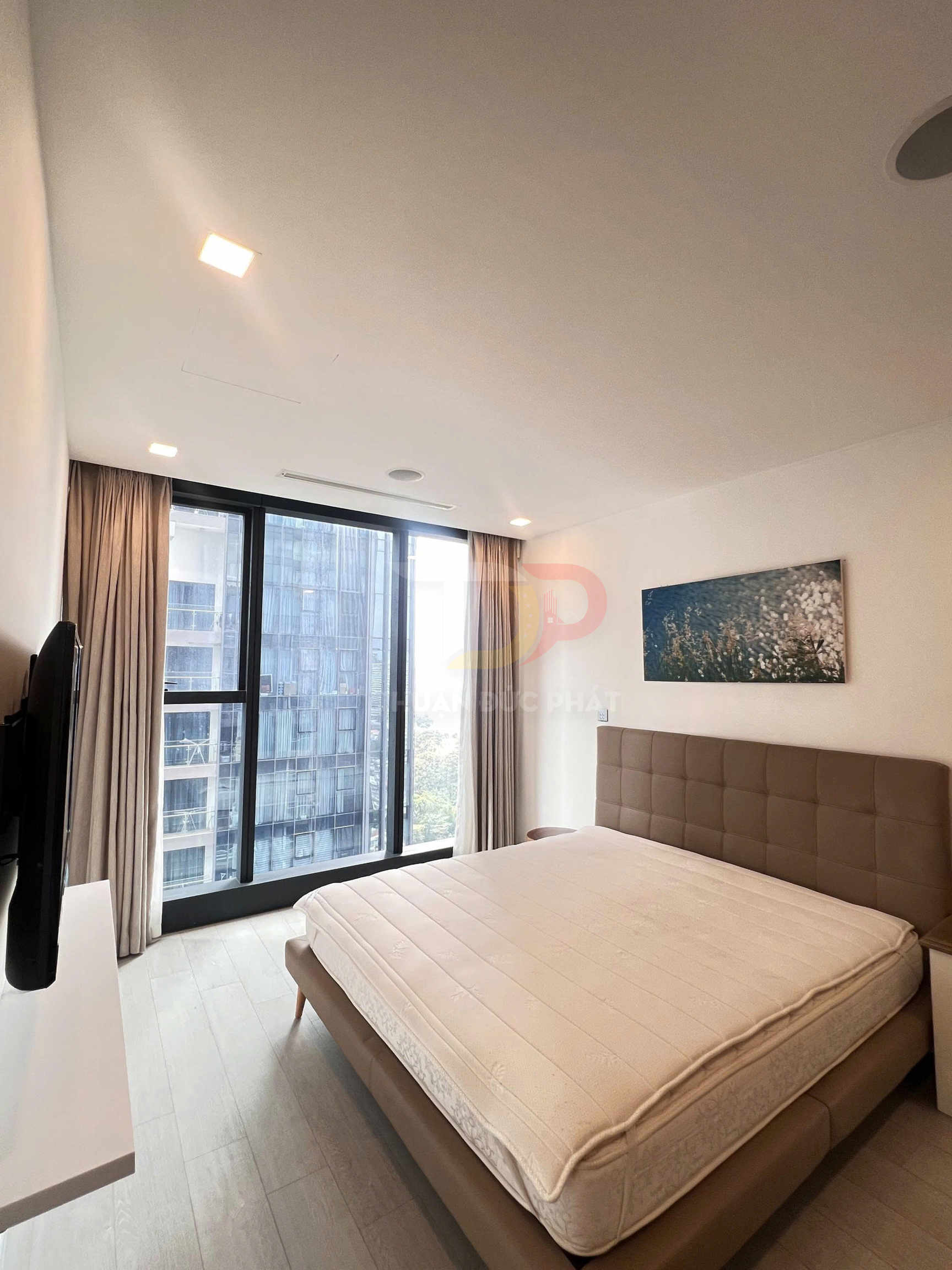 Bán căn hộ Vinhomes Golden River Aqua 1 2 phòng ngủ 83,2 m2 full nội thất giá 19 tỷ