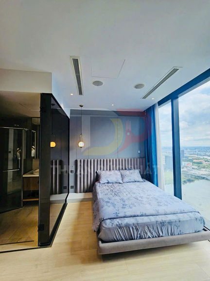 Cho thuê căn hộ Vinhomes Golden River Aqua 2 diện tích 68 mét vuông 2 phòng ngủ giá 1700 đô la Mỹ view sông cao cấp
