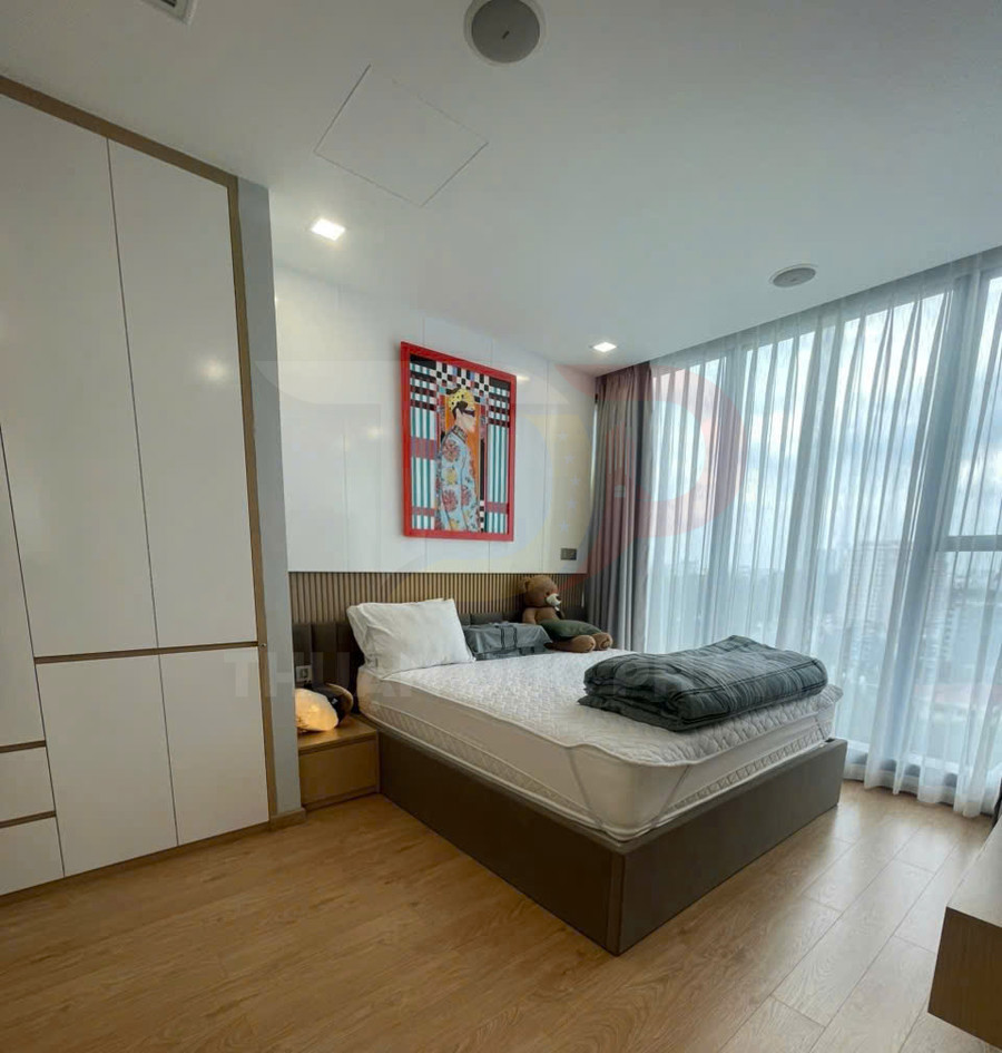 Cho Thuê Căn Hộ Vinhomes Golden River 3 Phòng Ngủ Diện Tích 101.5 Mét Vuông View Thảo Cầm Viên Và Landmark 81