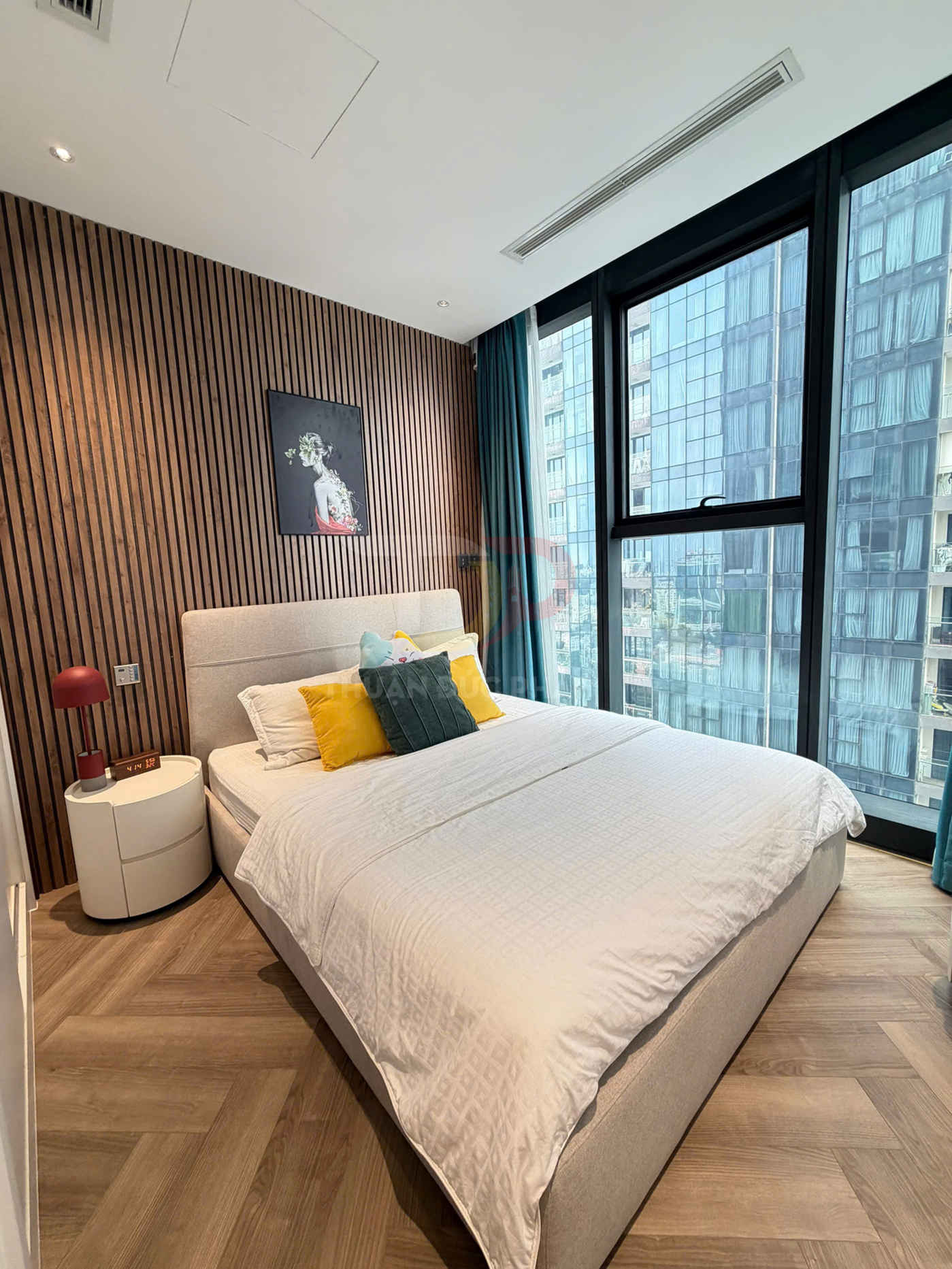 Cho Thuê Căn Hộ Vinhomes Golden River Lux 6, 2 Phòng Ngủ, Full Nội Thất, View Nội Khu Về A1