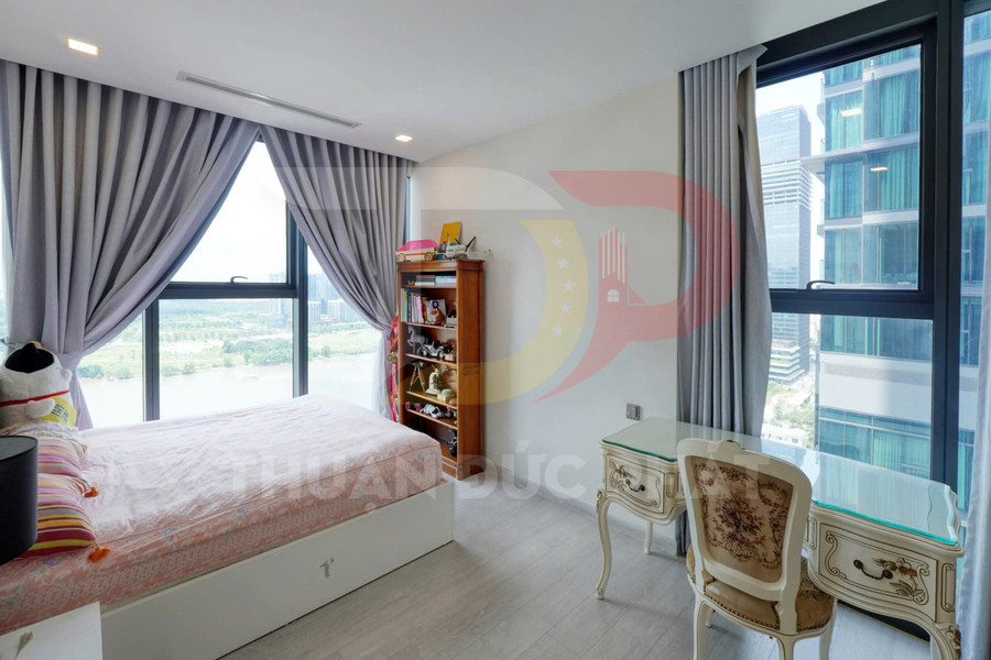 Cho thuê căn hộ Vinhomes Golden River Lux 6 3 phòng ngủ view sông và Bitexco full nội thất cao cấp tại Quận 1