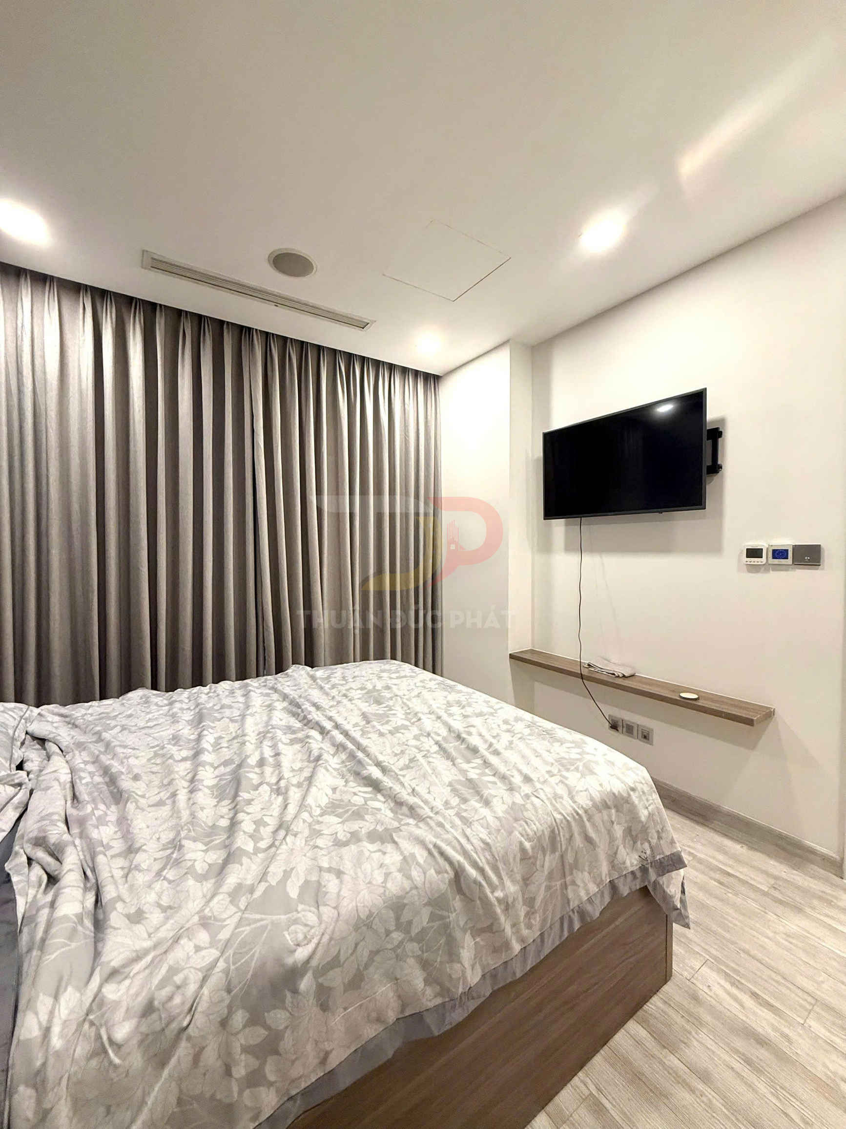 Bán Căn Hộ 1 Phòng Ngủ Vinhomes Golden River Tòa Aqua 1 View Sông Trực Diện Cùng Đầy Đủ Nội Thất Sang Trọng