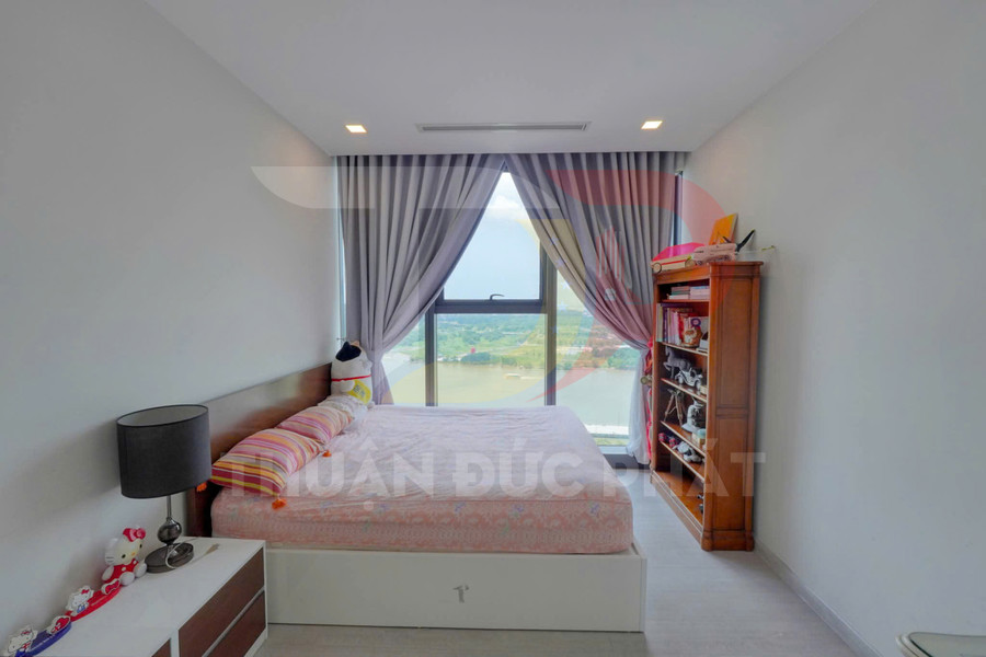 Cho thuê căn hộ Vinhomes Golden River Lux 6 3 phòng ngủ view sông và Bitexco full nội thất cao cấp tại Quận 1