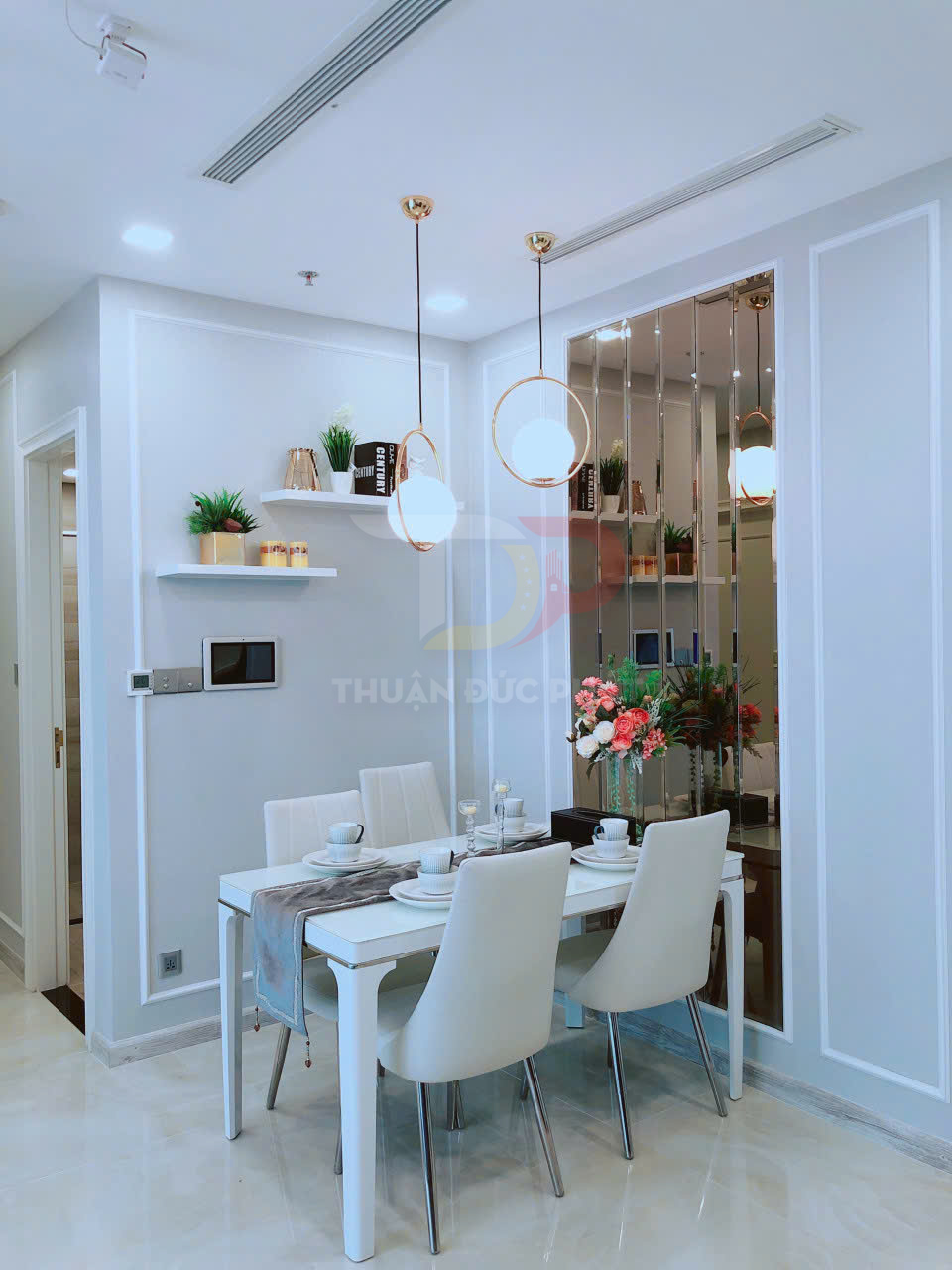 Bán căn hộ Vinhomes Golden River Aqua 2 full nội thất view Landmark 81 2 phòng ngủ giá 14 tỷ sổ hồng trao tay