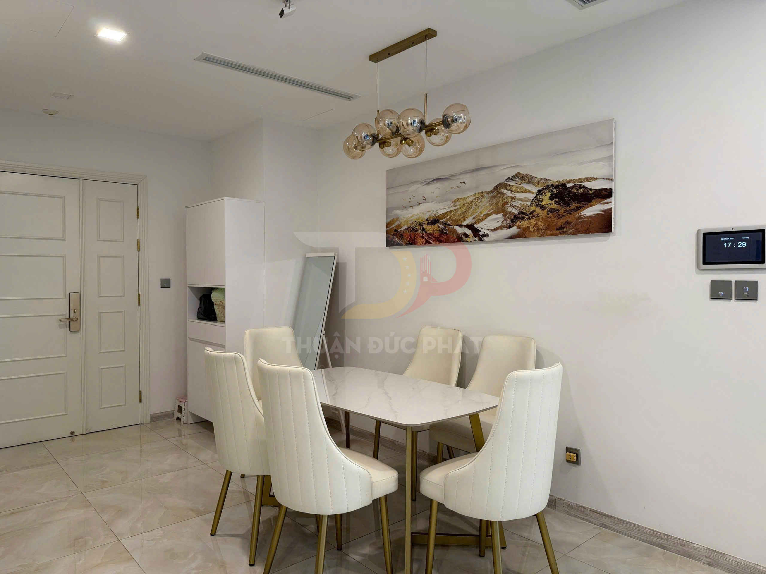 Cho Thuê Căn Hộ Vinhomes Golden River Hai Phòng Ngủ Tòa Lux 6 Đầy Đủ Nội Thất Mức Giá Tốt