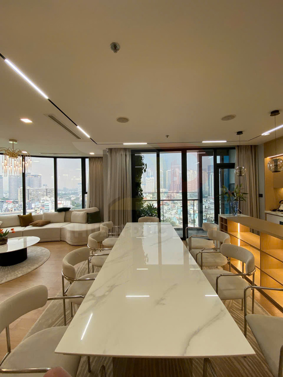 Cho Thuê Căn Hộ Vinhomes Golden River 3 Phòng Ngủ Diện Tích 101.5 Mét Vuông View Thảo Cầm Viên Và Landmark 81