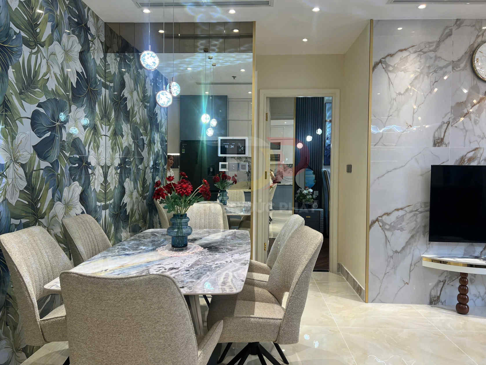 Bán căn hộ Vinhomes Golden River Lux 6 full nội thất cao cấp 1 phòng ngủ diện tích 50.7m2 view nội khu giá 10.9 tỷ