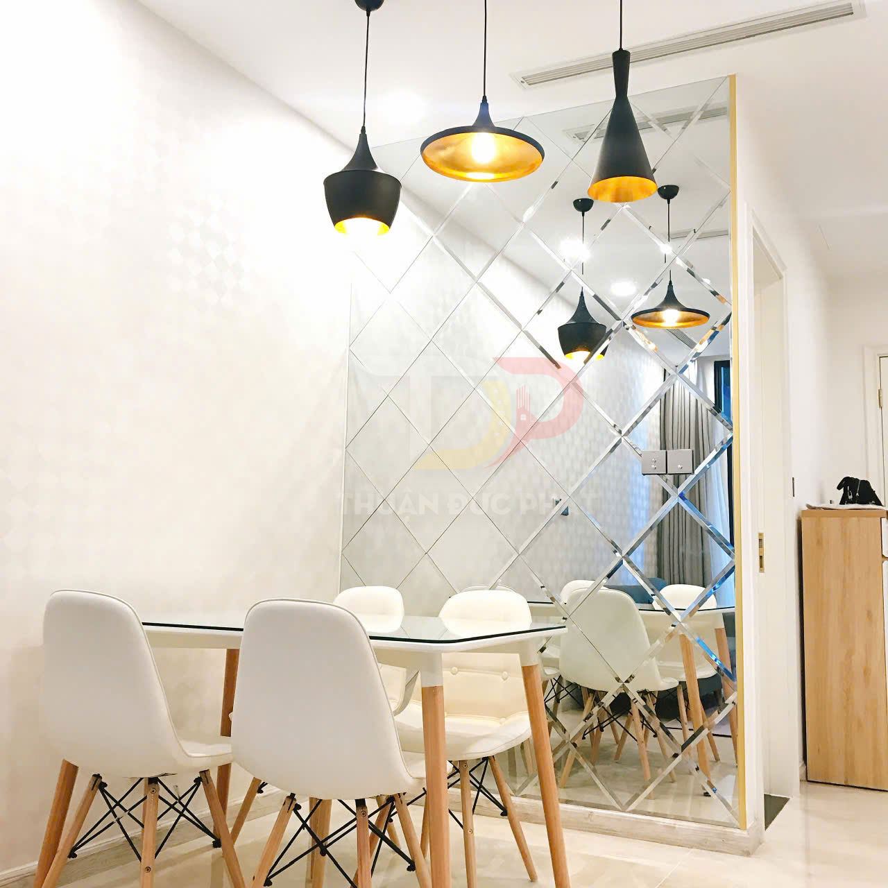 Bán căn hộ 1 phòng ngủ Vinhomes Golden River Aqua 1 full nội thất, view nội khu, giá 9.5 tỷ chi tiết và đánh giá thực tế