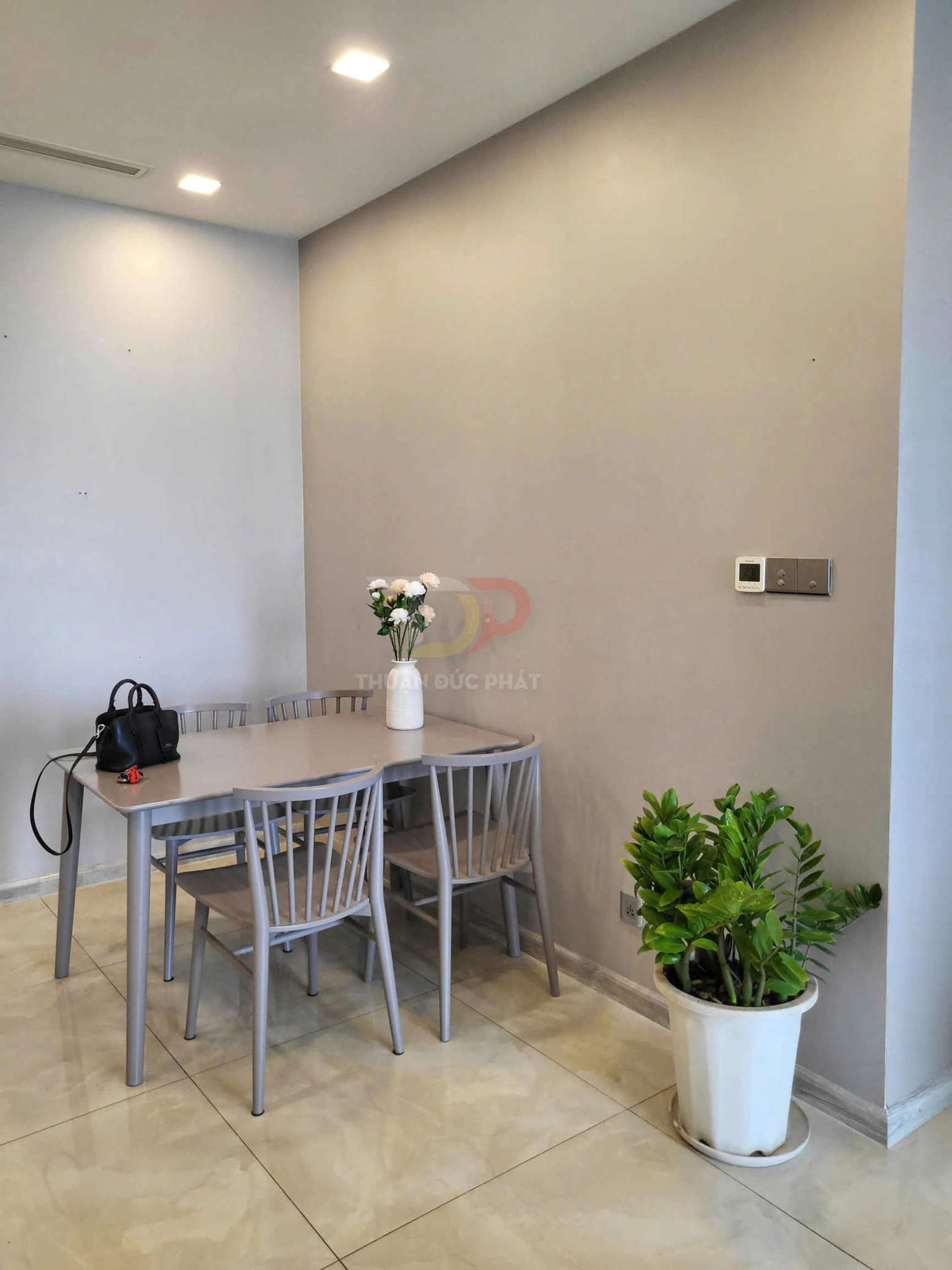 Cho thuê căn hộ Aqua 3 Vinhomes Golden River 2 phòng ngủ full nội thất view Landmark 81 giá tốt nhất thị trường