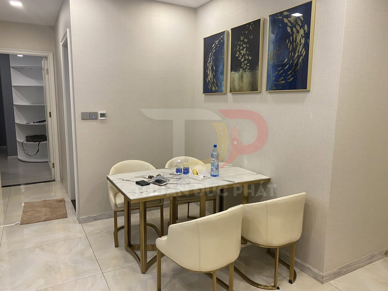 Cho thuê căn hộ Vinhomes Golden River Aqua 1 full nội thất 2 phòng ngủ view Landmark 81 giá 30 triệu NET