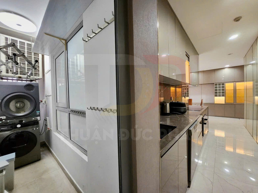Cho thuê căn hộ Vinhomes Central Park toà Central 2 diện tích 84m2 giá tốt