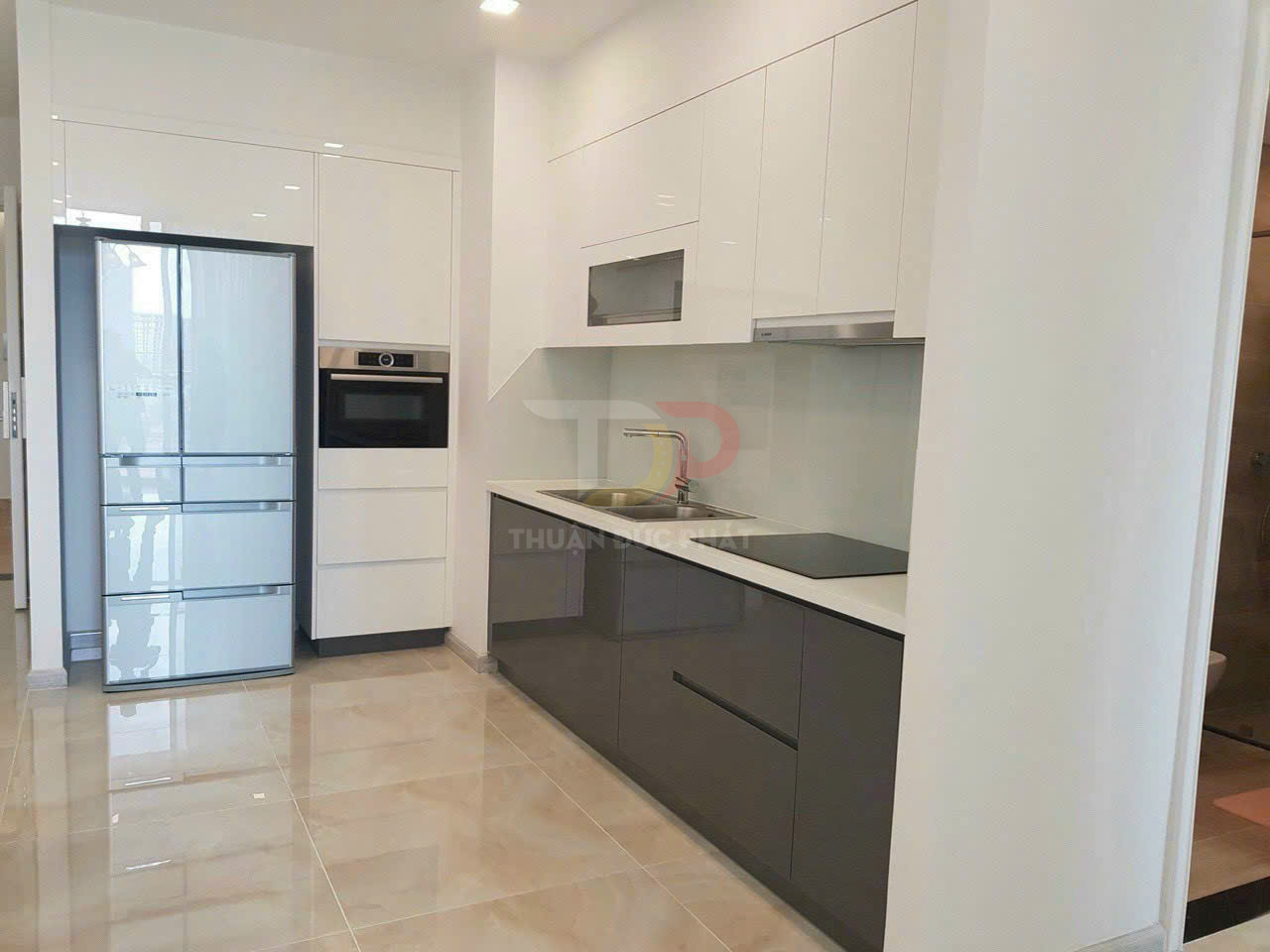 Bán căn hộ Vinhomes Golden River Aqua 2 view trực diện sông và Bitexco nội thất full giá 25 tỷ đang có hợp đồng thuê 35 triệu